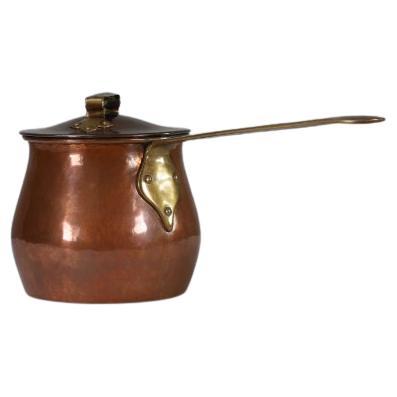 The Guild of Handicraft di Birmingham. Pentola per riscaldare la salsa al cioccolato di Arts & Crafts. in vendita