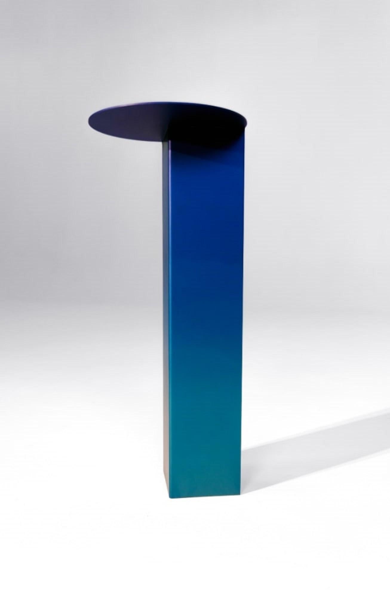 This elegant umbrella stand perfect for elevated entryways or contemporary spaces. Composed of two elements, the bin and the shelf, Magritte’s umbrella stand serves as an entryway storage surface for keys and wallets while also storing a single