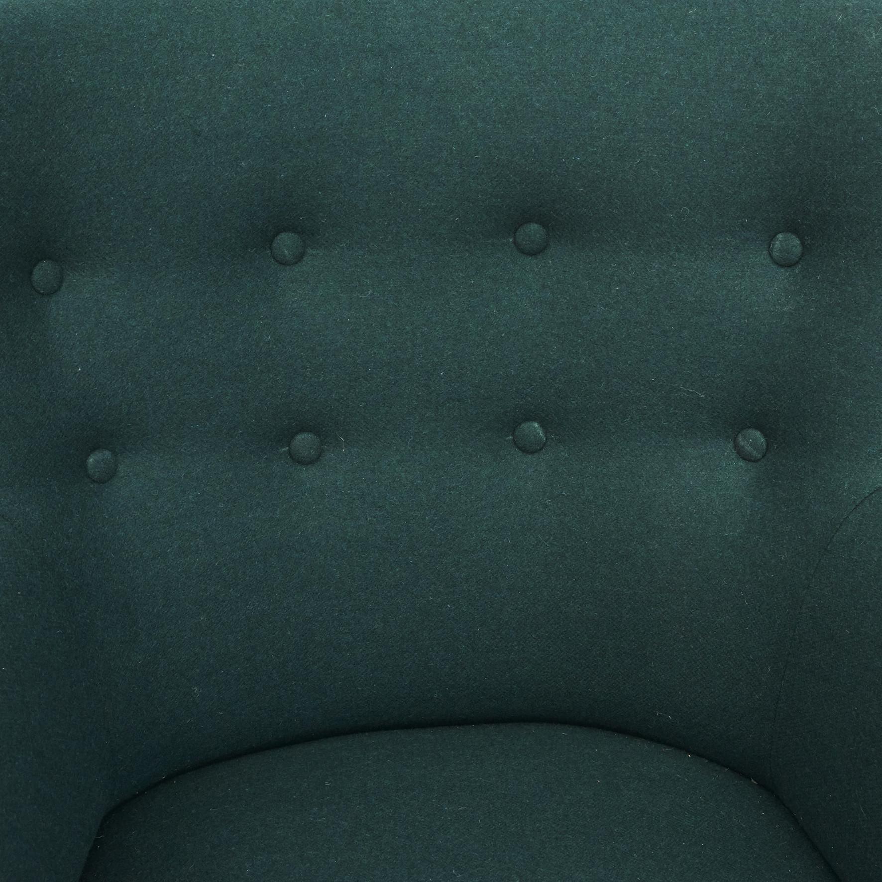 Birte Iversen Wohnzimmerset Sofa und zwei einfache Stühle aus Wolle in tiefgrün  im Angebot 9