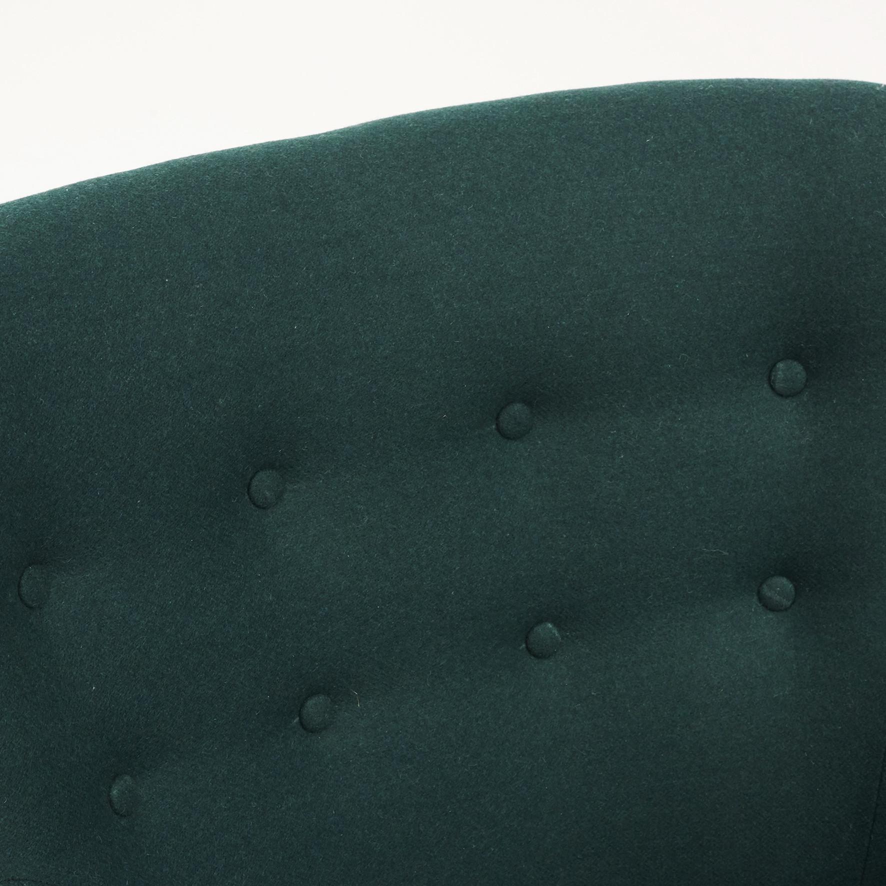 Birte Iversen Wohnzimmerset Sofa und zwei einfache Stühle aus Wolle in tiefgrün  im Angebot 11