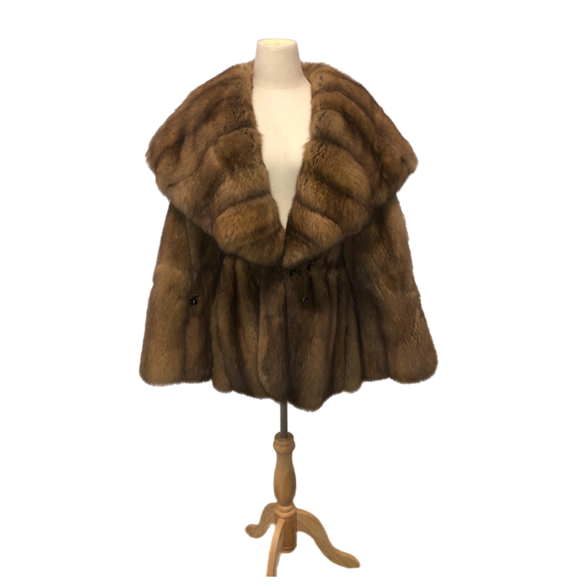 Manteau russe Bisang en fourrure de zibeline taille 14-16 étiquettes 65000$ en vente 1