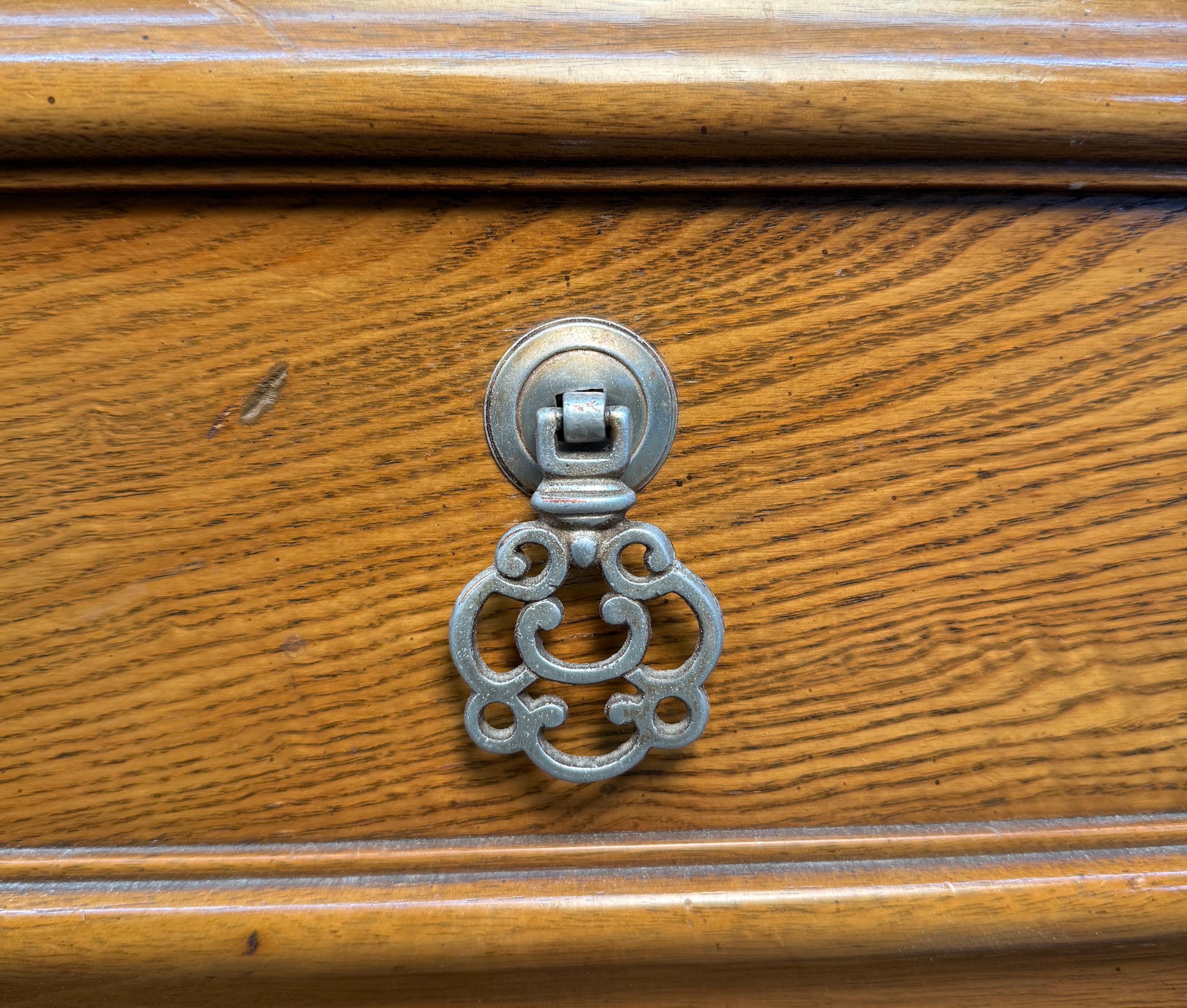 Comò in noce Biscay e mosaico di National Mt. Airy. in vendita 11