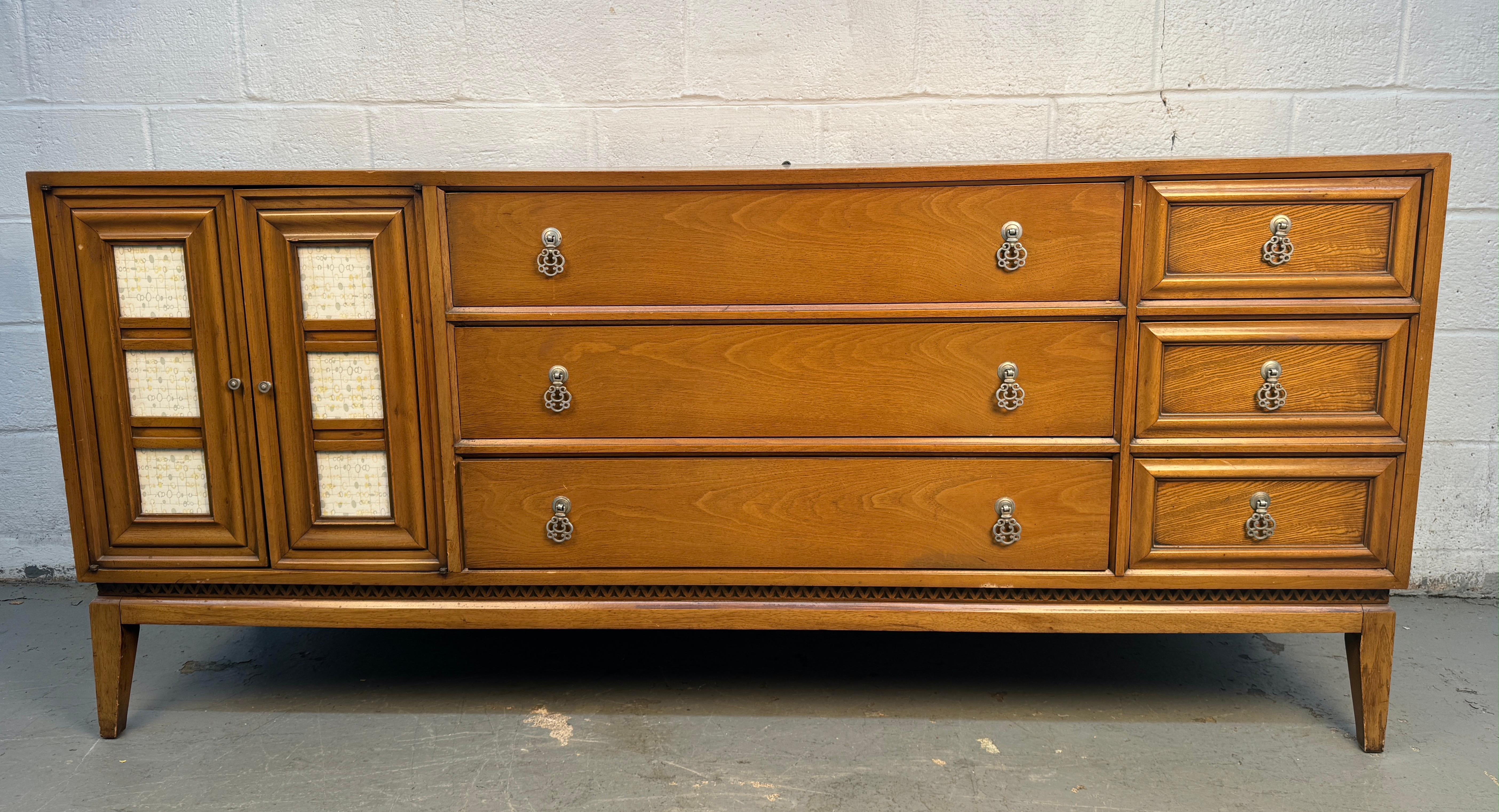 Eccezionale comò moderno di metà secolo della collezione 