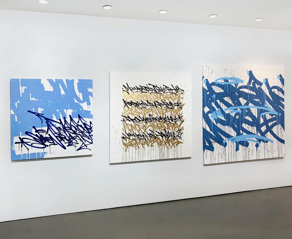 Künstler:  Smith, Bisco
Titel:  High Rise/ Offene Augen
Serie:  Hochgebirge
Datum:  2022
Medium:  Latex und Sprühfarbe auf Leinwand
Ungerahmt Abmessungen:  72