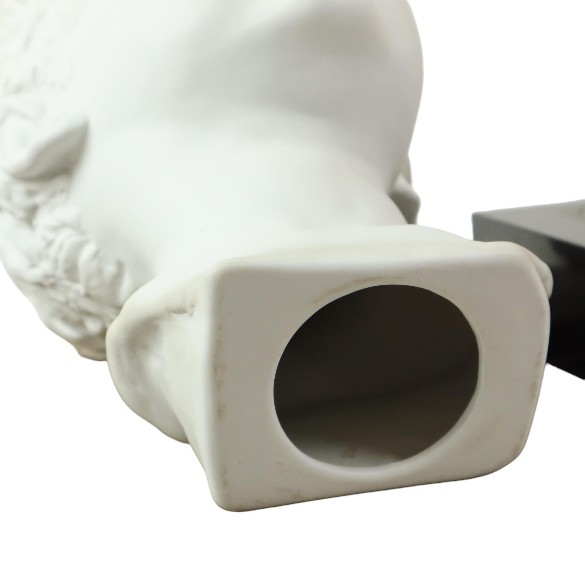 Busto in porcellana Biscuit Child & Child Base in granito nero 34cm in vendita 8