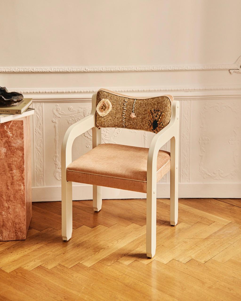 Dorothée Delaye è un architetto e designer d'interni francese nota per il suo stile elegante, contemporaneo e senza tempo. Con sede tra Parigi e il sud della Francia, unisce materiali raffinati, colori tenui e luce naturale per creare interni caldi