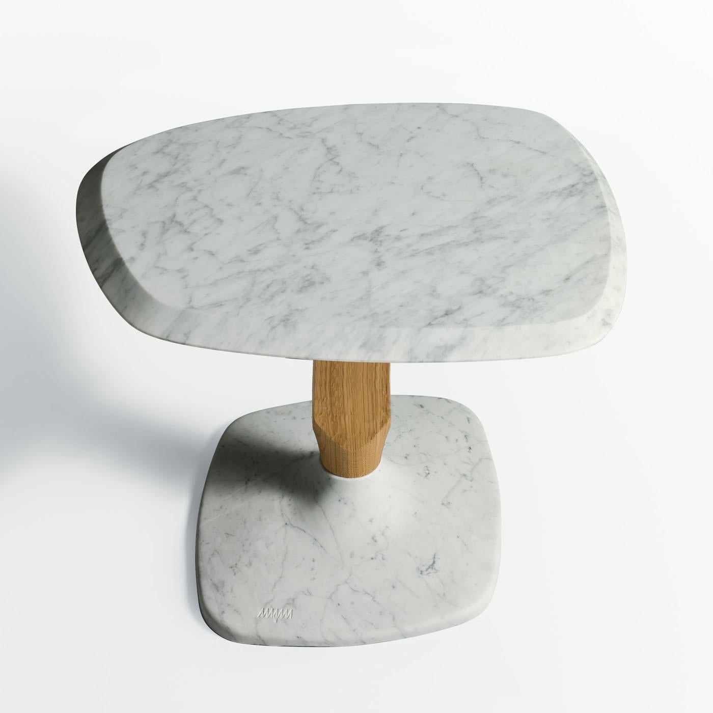 Part of the Bisel collection, a series of tables that combine hand-craftsmanship and innovative techniques to create timeless pieces, this side table was designed by Paolo Salvadè. The base and top, with elegantly round corners and beveled edges,