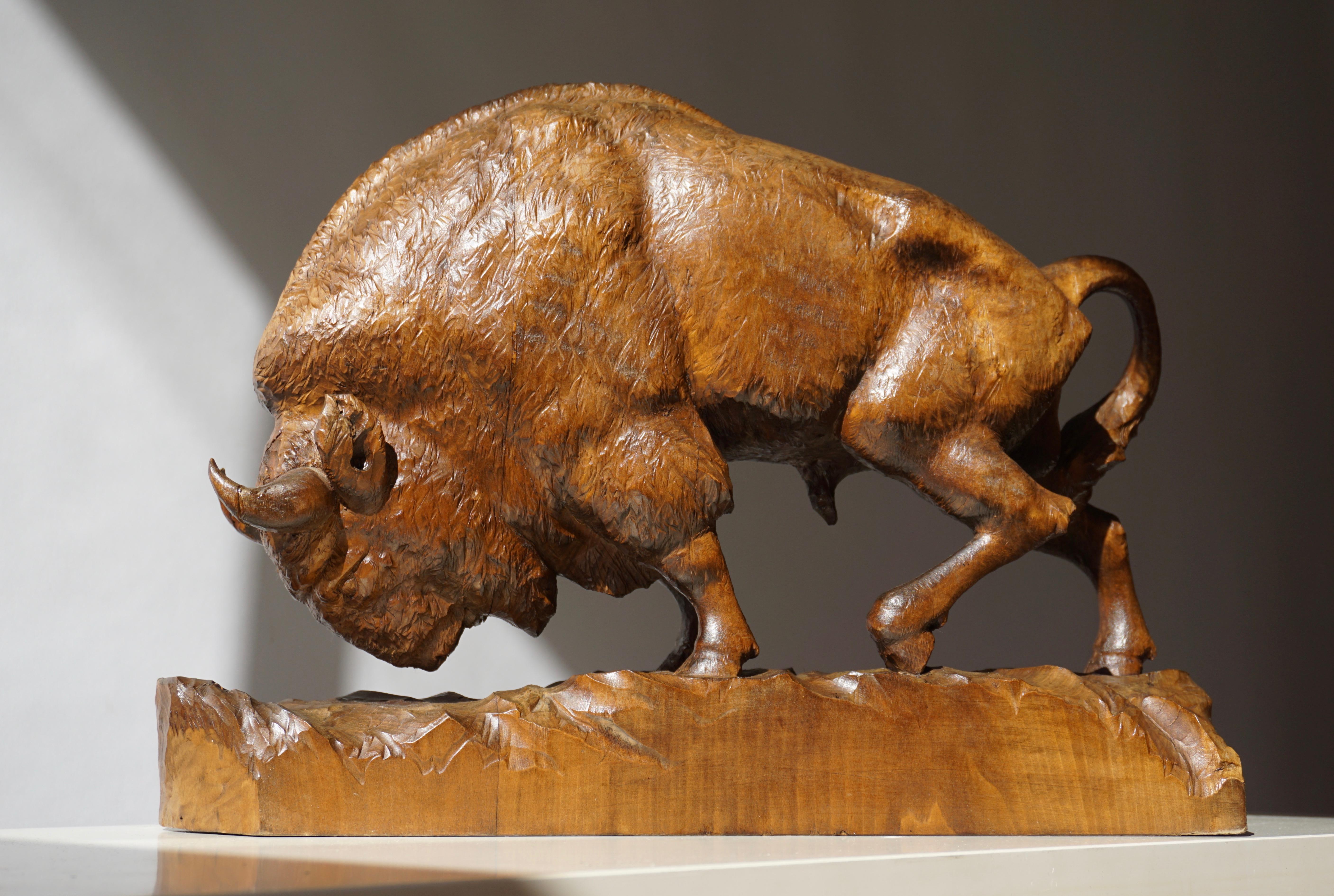 Bison Sculpture in Wood In Good Condition In Antwerp, BE