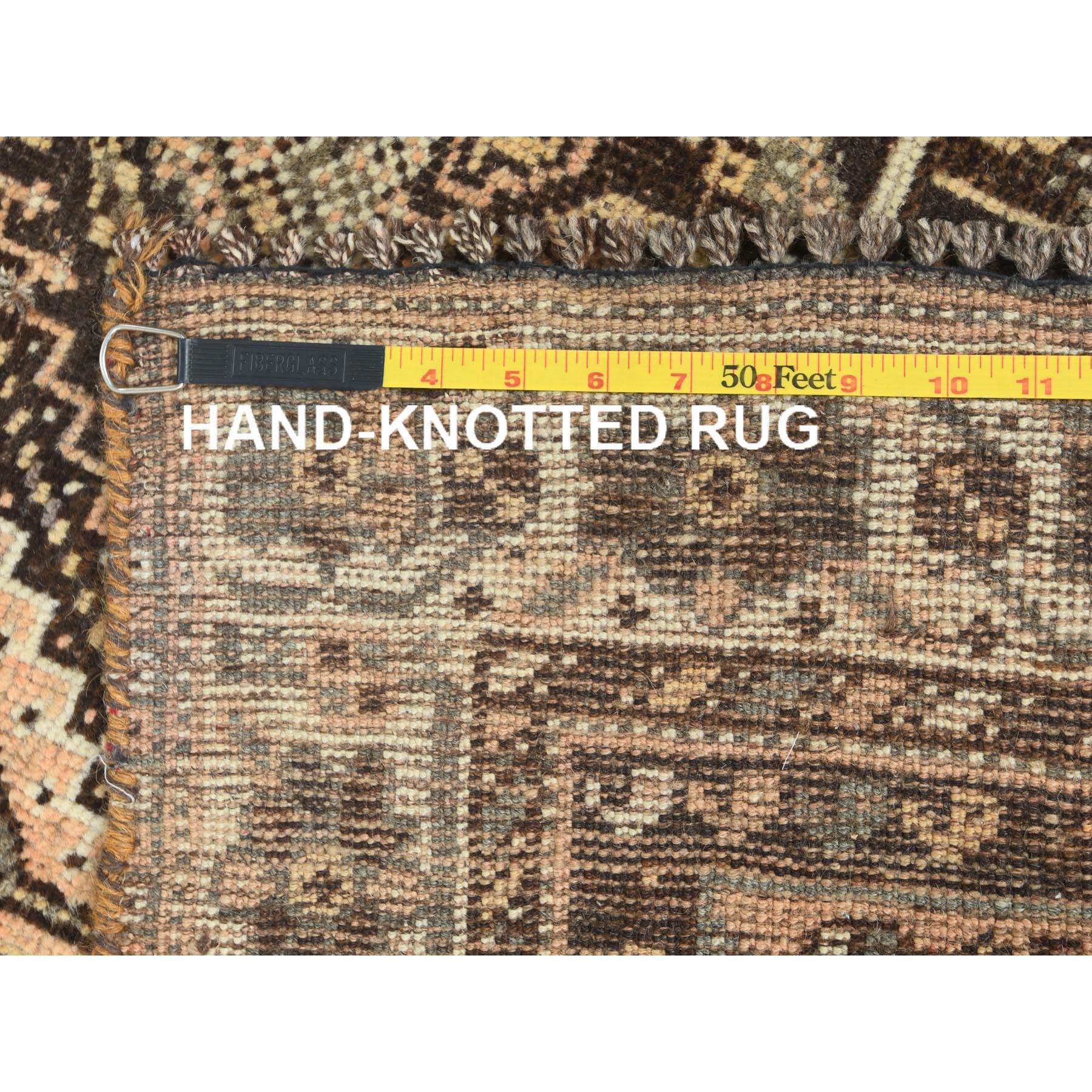 Bisque Brown Vintage Persian Shiraz Worn Down Pure Wool Hand Knotted Rug (Mitte des 20. Jahrhunderts) im Angebot