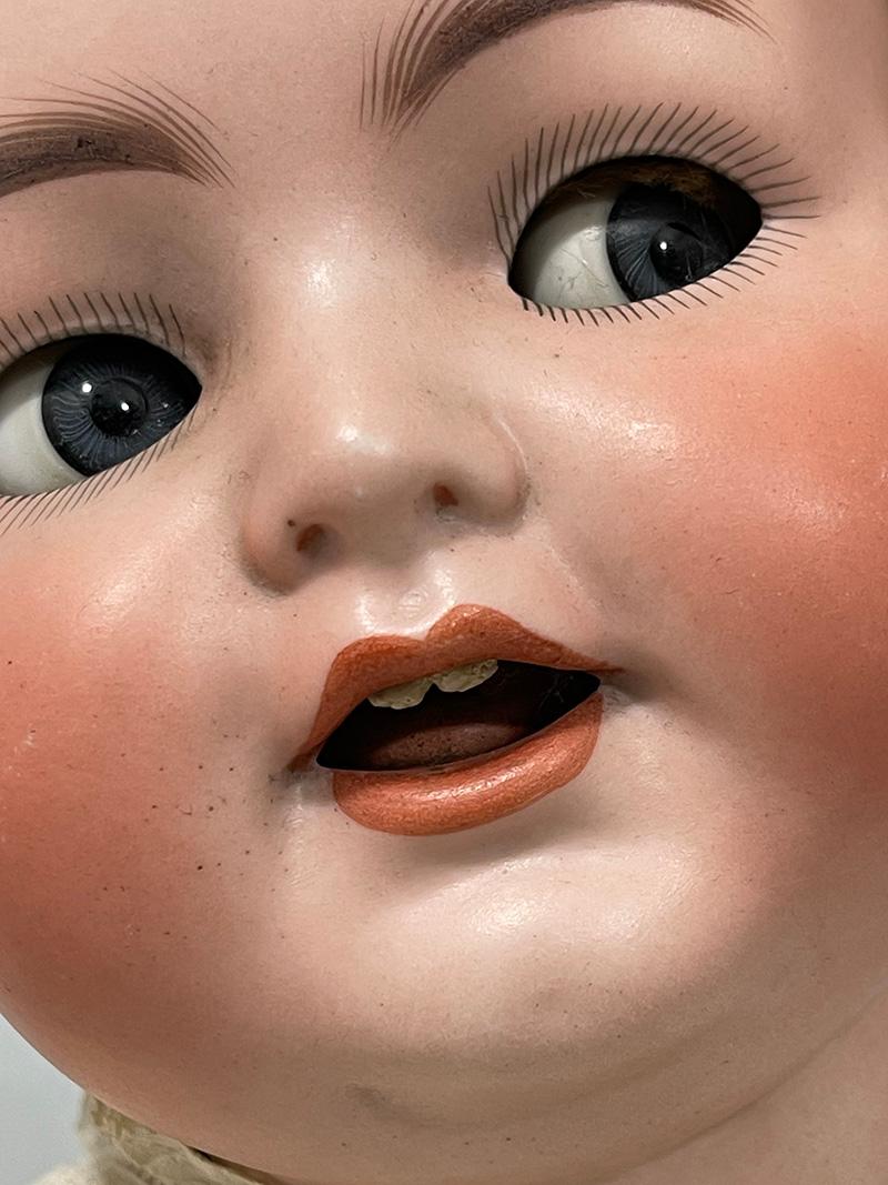 Bisque doll by Simon & Halbig for Kämmer Reinhardt, Germany, ca 1900 In Good Condition For Sale In Delft, NL