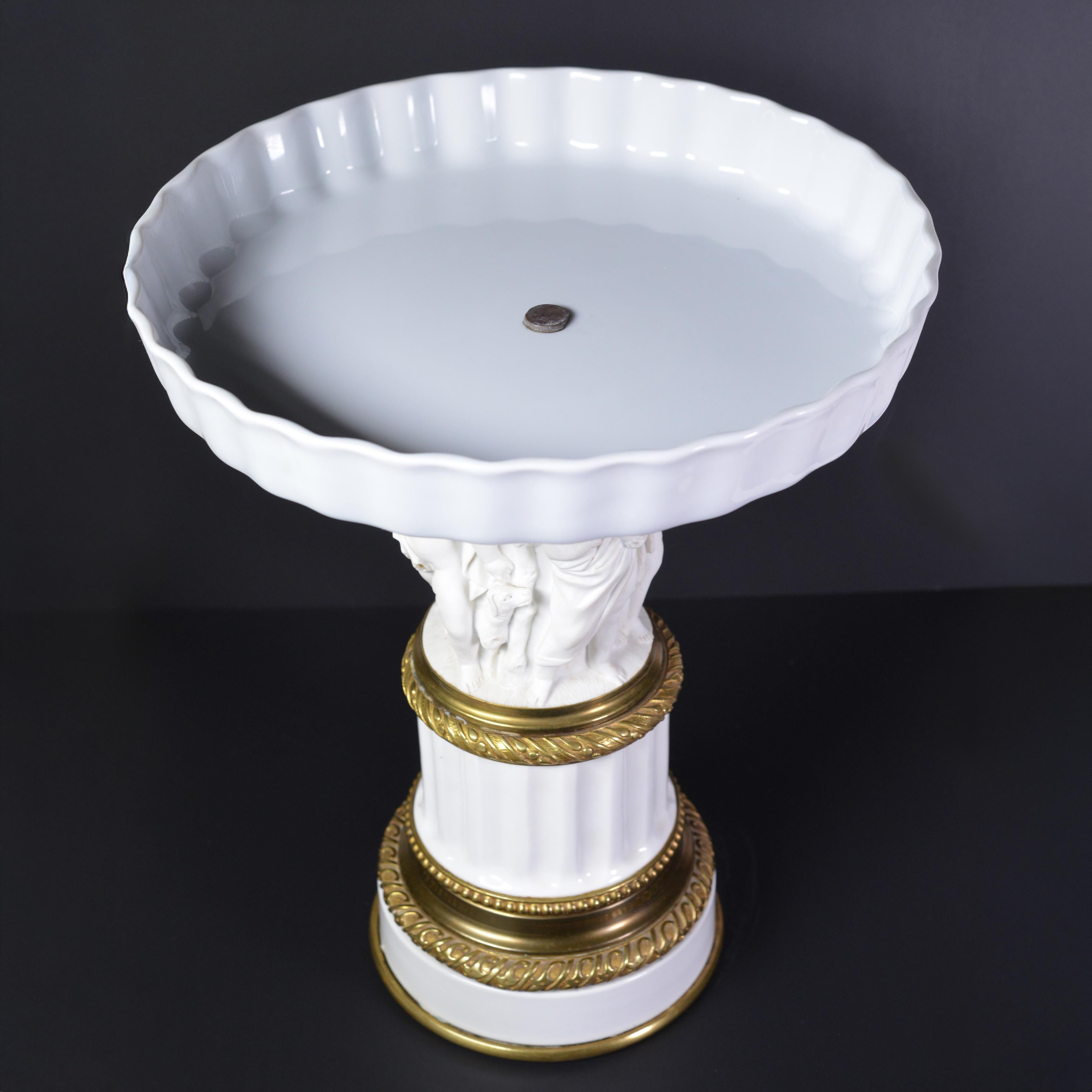 Doré Vase en porcelaine biscuit et bronze doré 19ème siècle Allégorie Putti des 4 saisons en vente