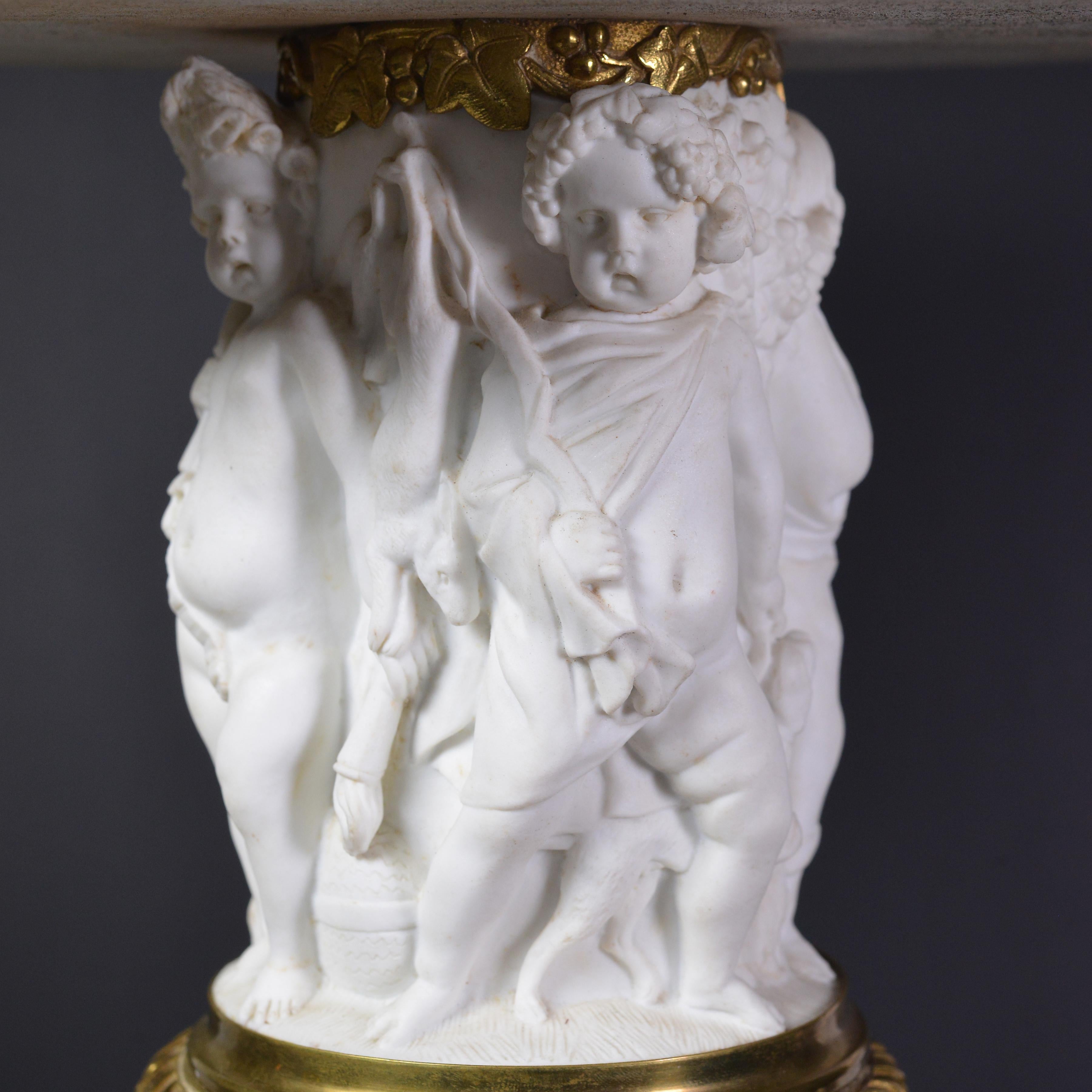 Vase en porcelaine biscuit et bronze doré 19ème siècle Allégorie Putti des 4 saisons en vente 1