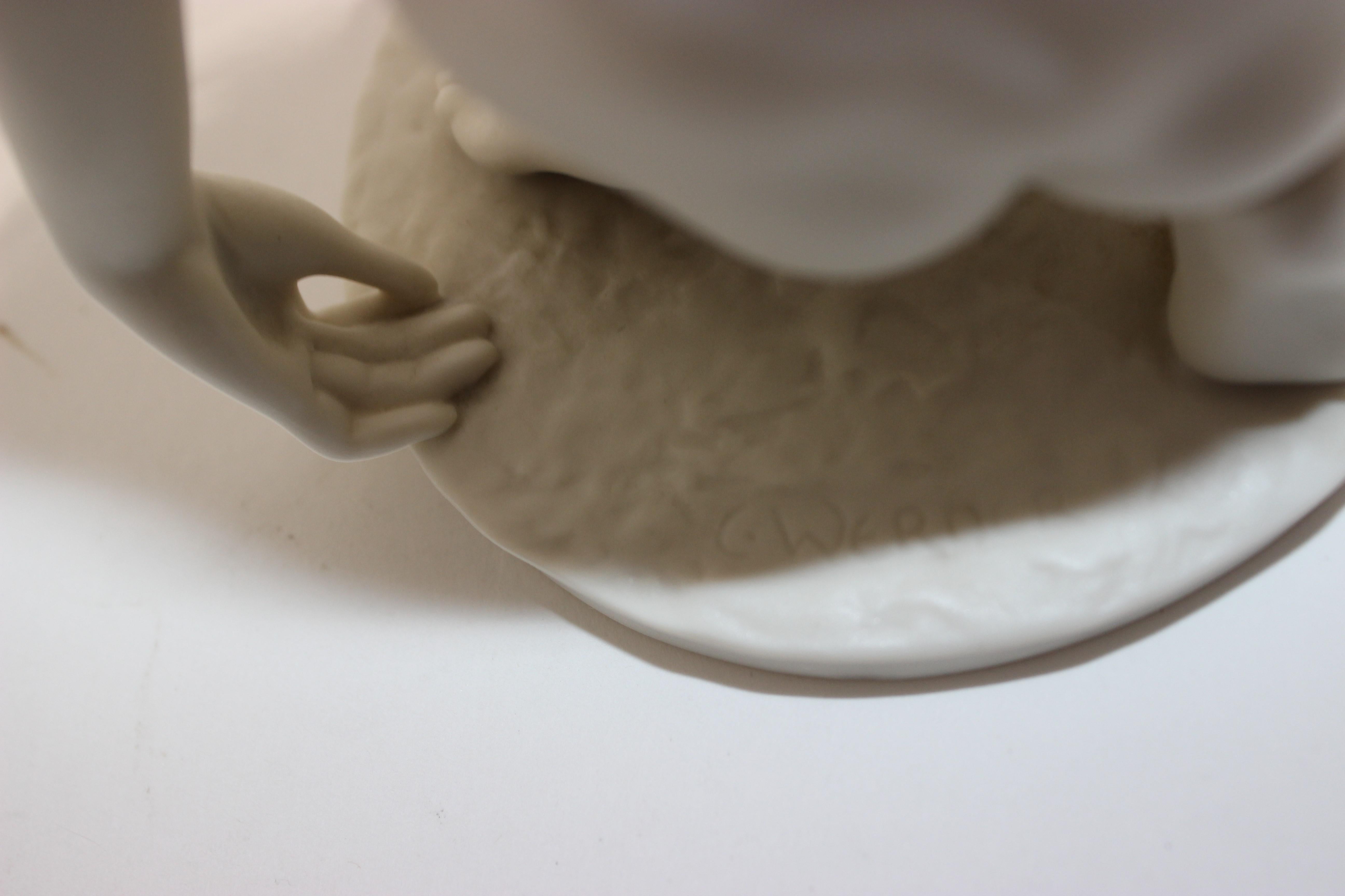 Figure en porcelaine biscuit représentant une femme nue  en vente 1