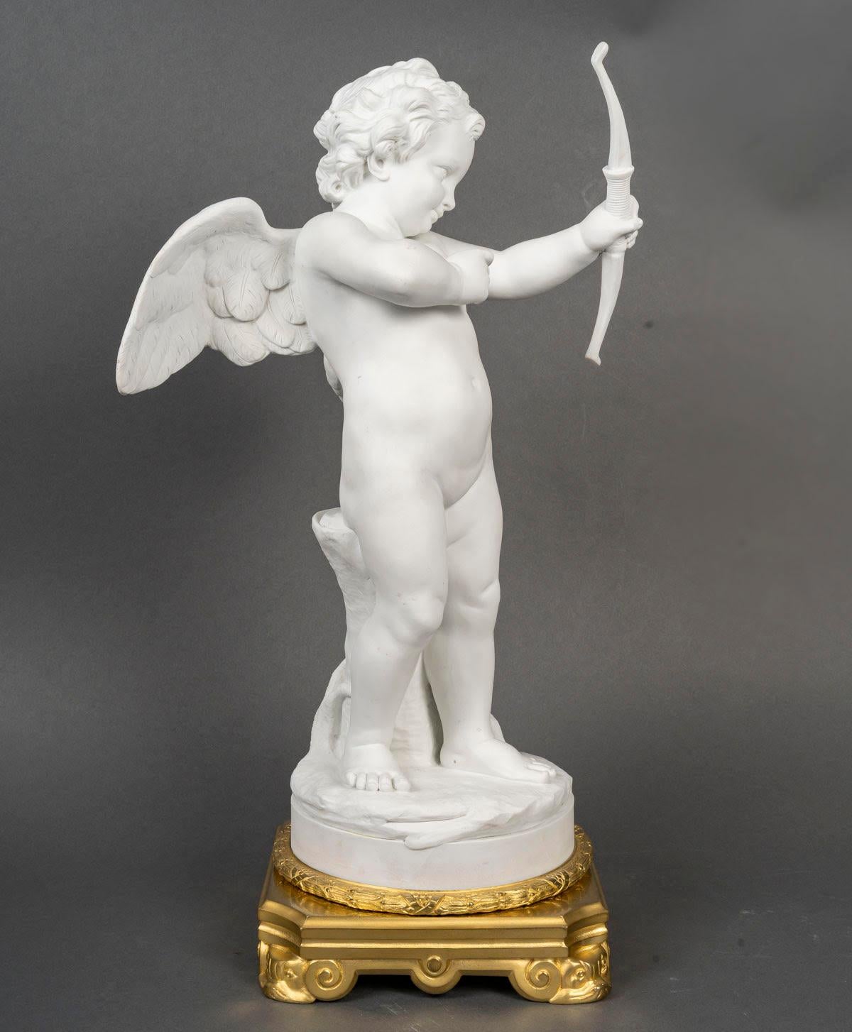 Biskuit-Skulptur der Liebe mit einer Verbeugung, vergoldete Bronzemontierung, Louis XVI-Stil, 19. Jahrhundert.

Biskuit-Skulptur der Liebe im Louis-XVI-Stil mit Schleife und Ormolu-Beschlag, 19. Jahrhundert.

H: 56cm, B: 28cm, T: 25cm