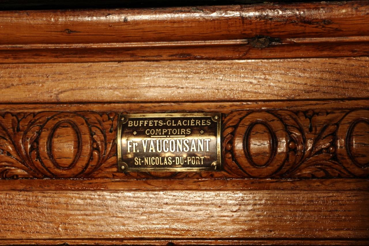 Barra de bar, encimera de zinc de principios del siglo XX con su cristalero en venta 4