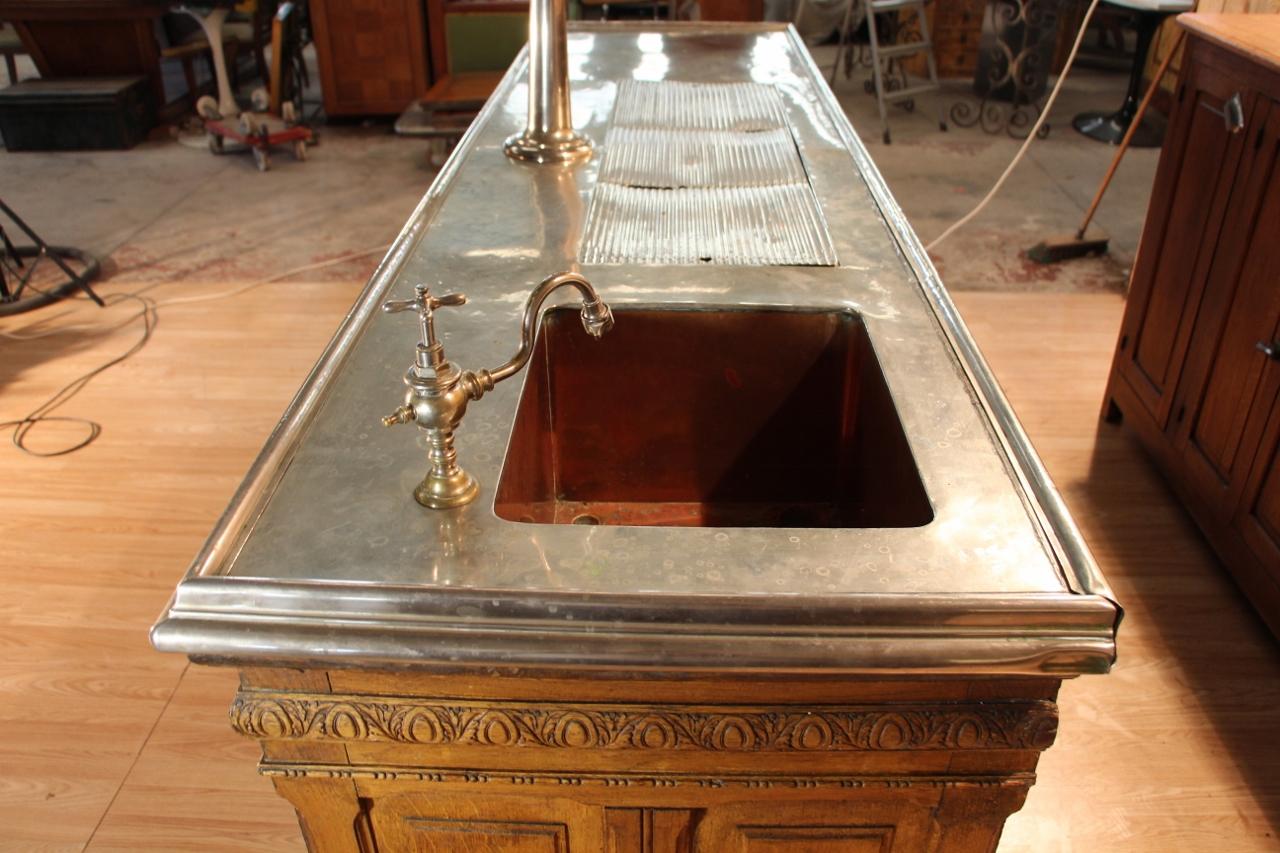 Barra de bar, encimera de zinc de principios del siglo XX con su cristalero en venta 5