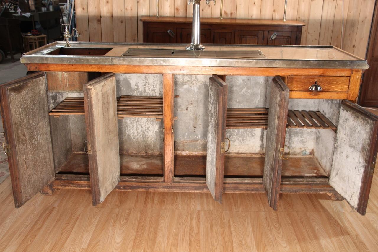 Barra de bar, encimera de zinc de principios del siglo XX con su cristalero en venta 7