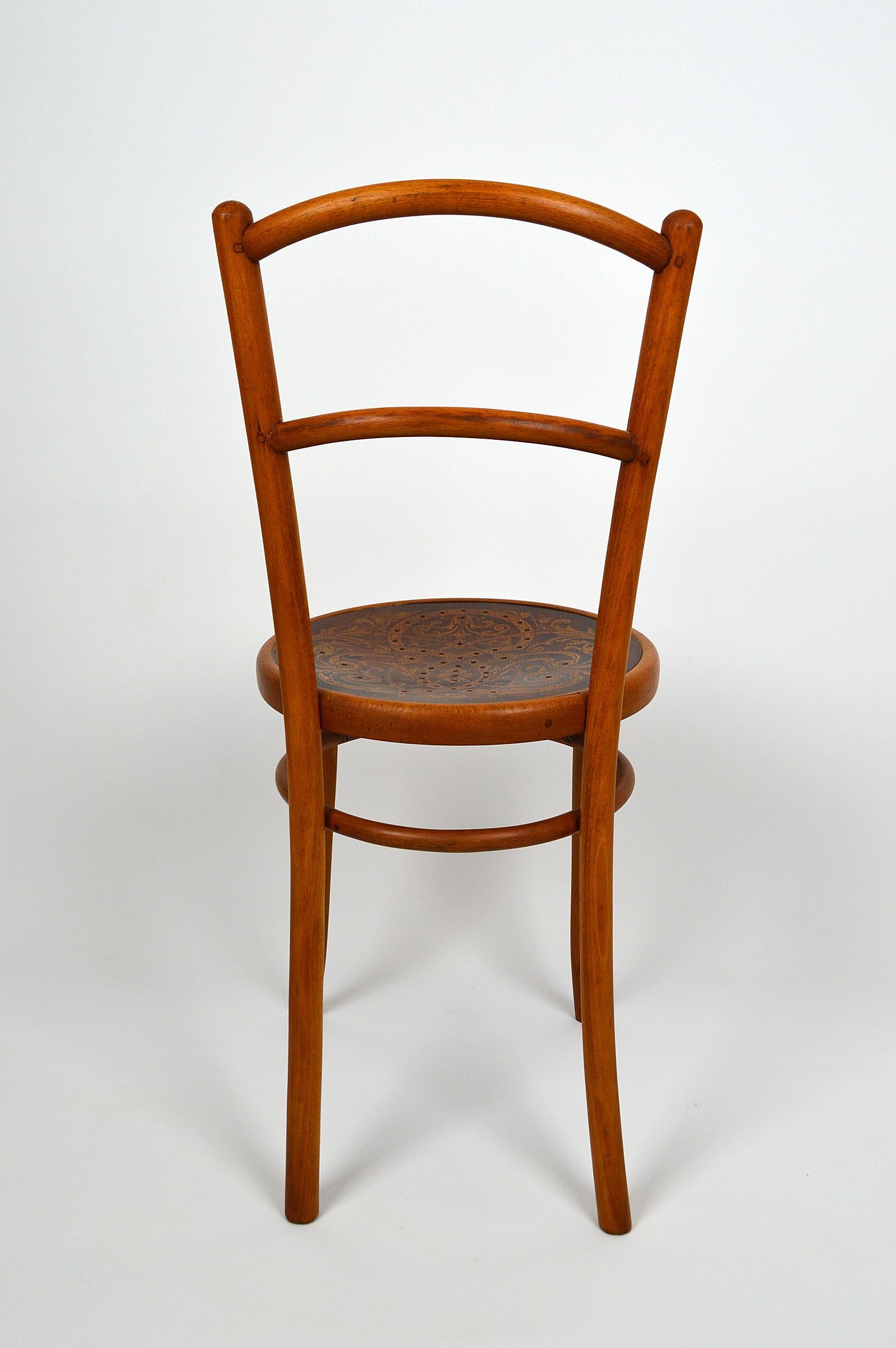 Chaise de bistrot de J&J Kohn avec assise décorée, vers 1900 en vente 4