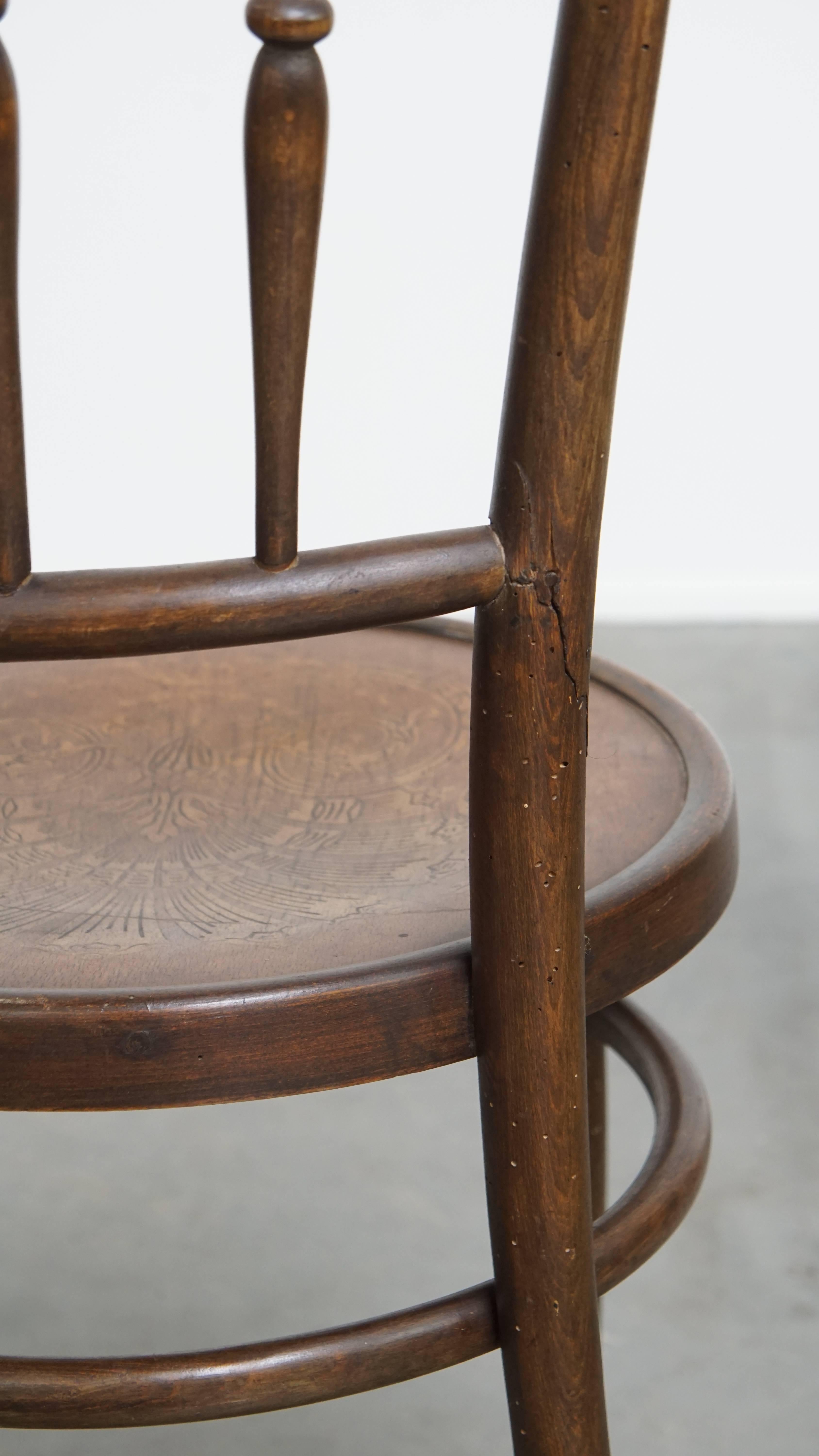 Silla bistro con asiento tallado en venta 6
