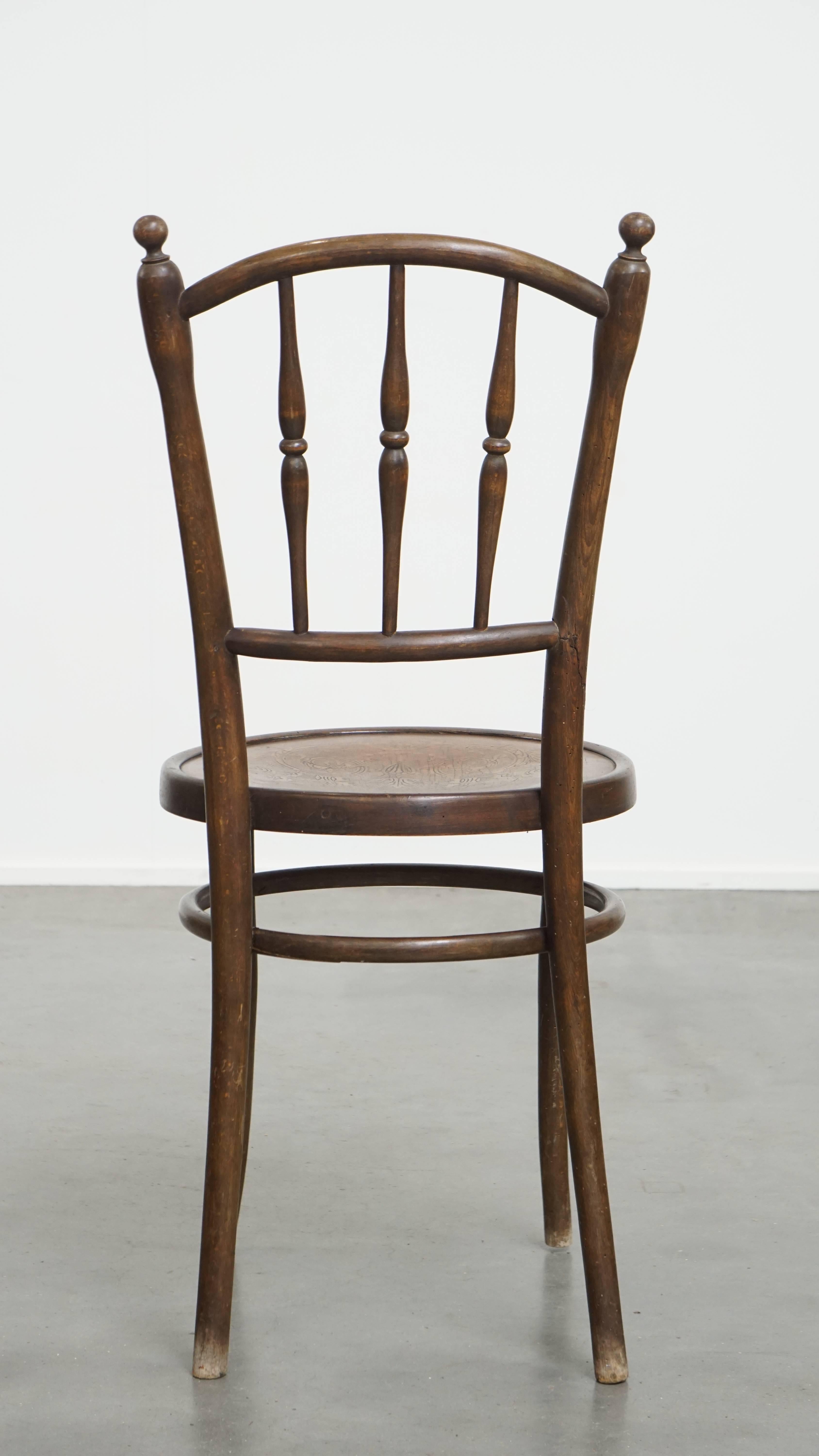 Silla bistro con asiento tallado Hecho a mano en venta