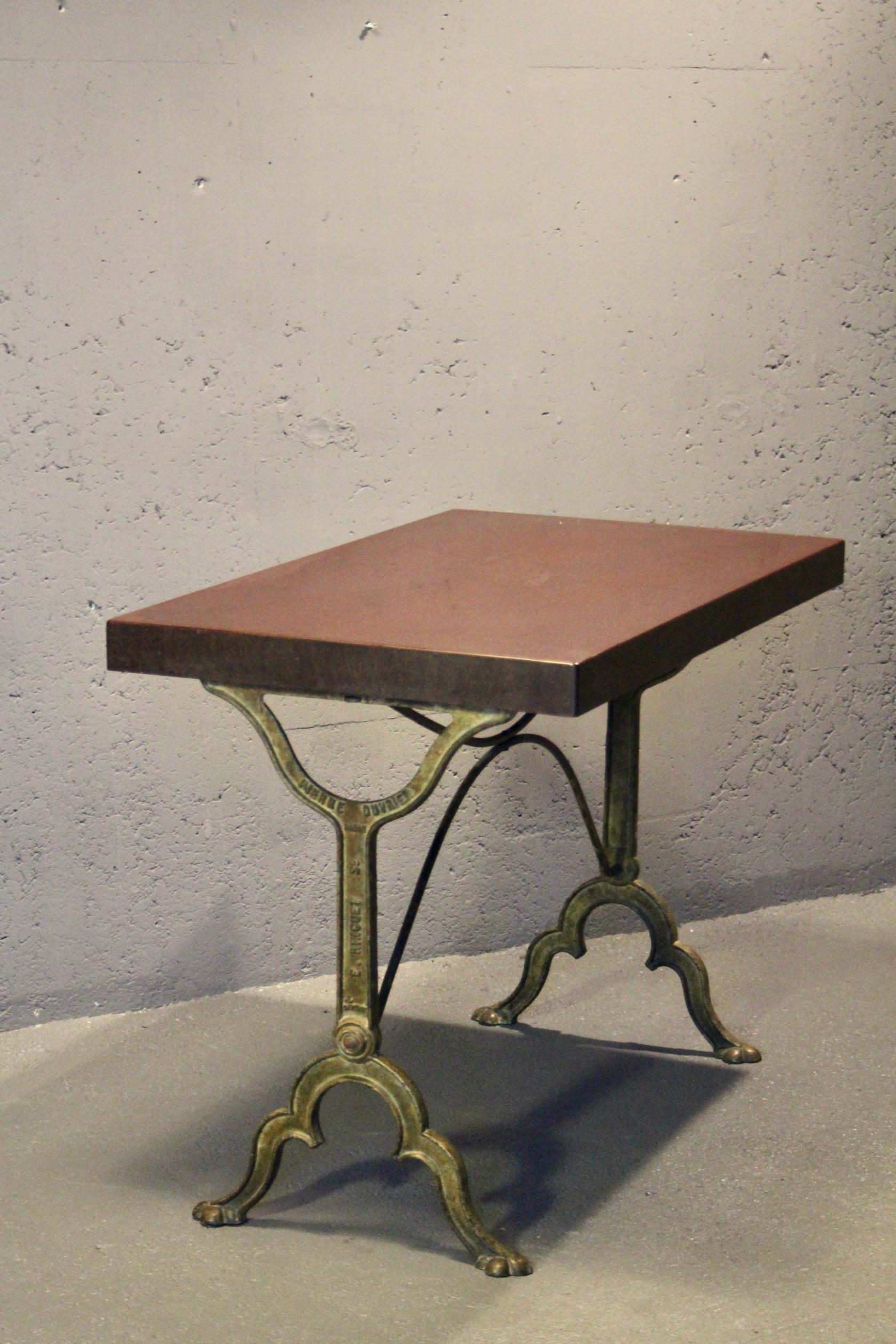 bistro table with a signed design, Bakelite top, and cast iron base In Good Condition For Sale In grand Lancy, CH