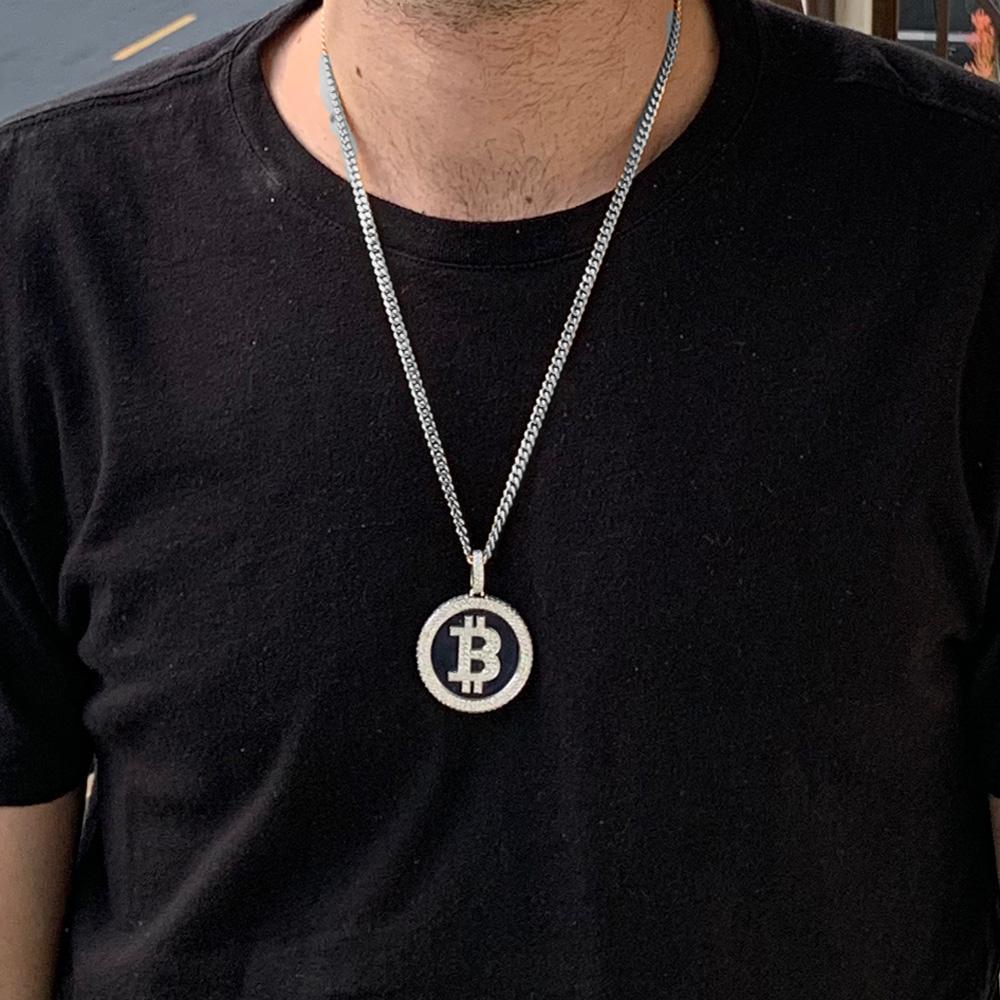 Realizzato su ordinazione, si prega di attendere 2-5 settimane. Possiamo realizzare un ciondolo simile anche con un design a tua scelta.

Ciondolo solido in oro bianco e diamanti con criptovaluta Bit Coin - 6,5 carati TW

Oro bianco 14k, circa 50