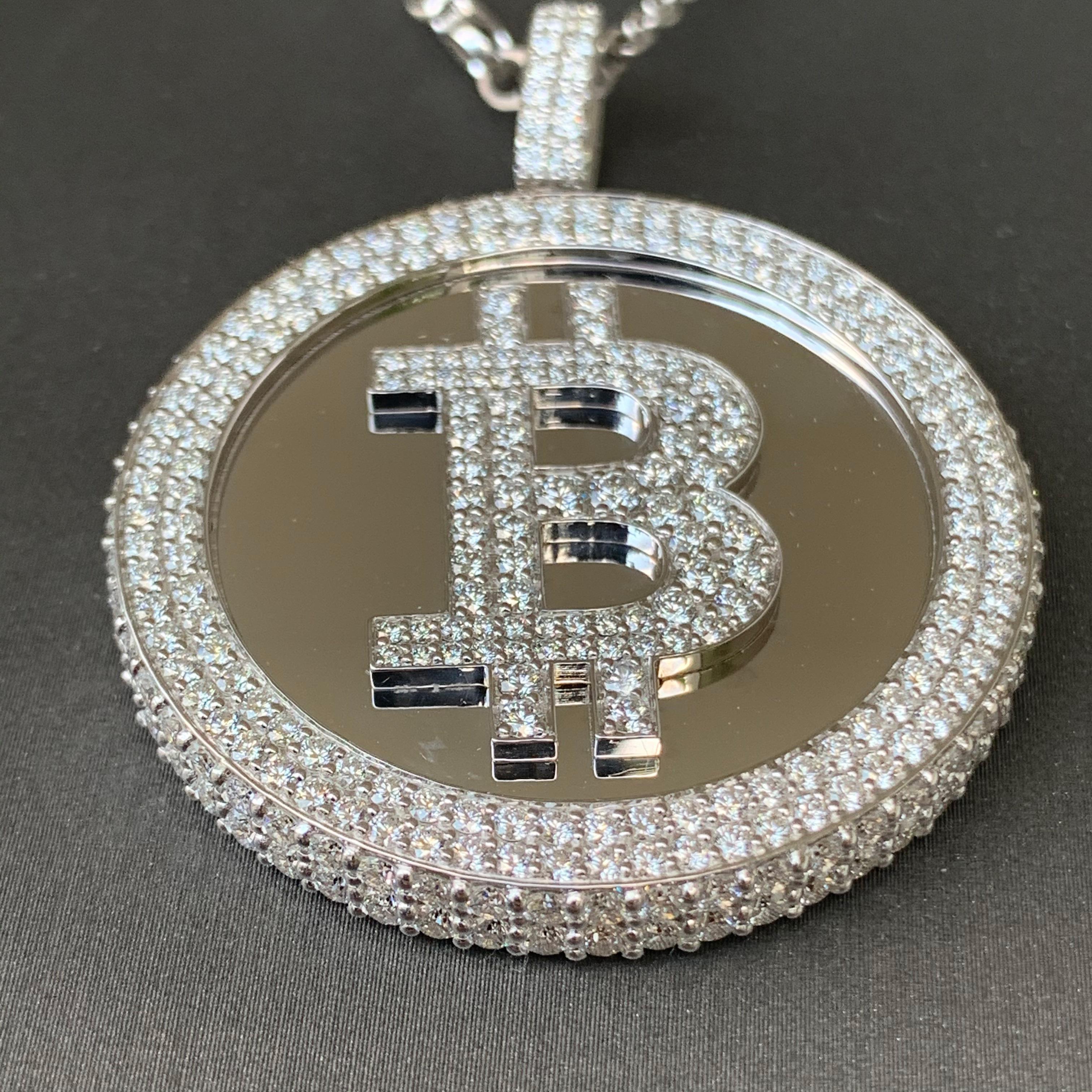 Ciondolo solido in oro bianco e diamanti con criptovaluta Bit Coin, 6,5 carati TW In condizioni Nuovo in vendita a West Hollywood, CA