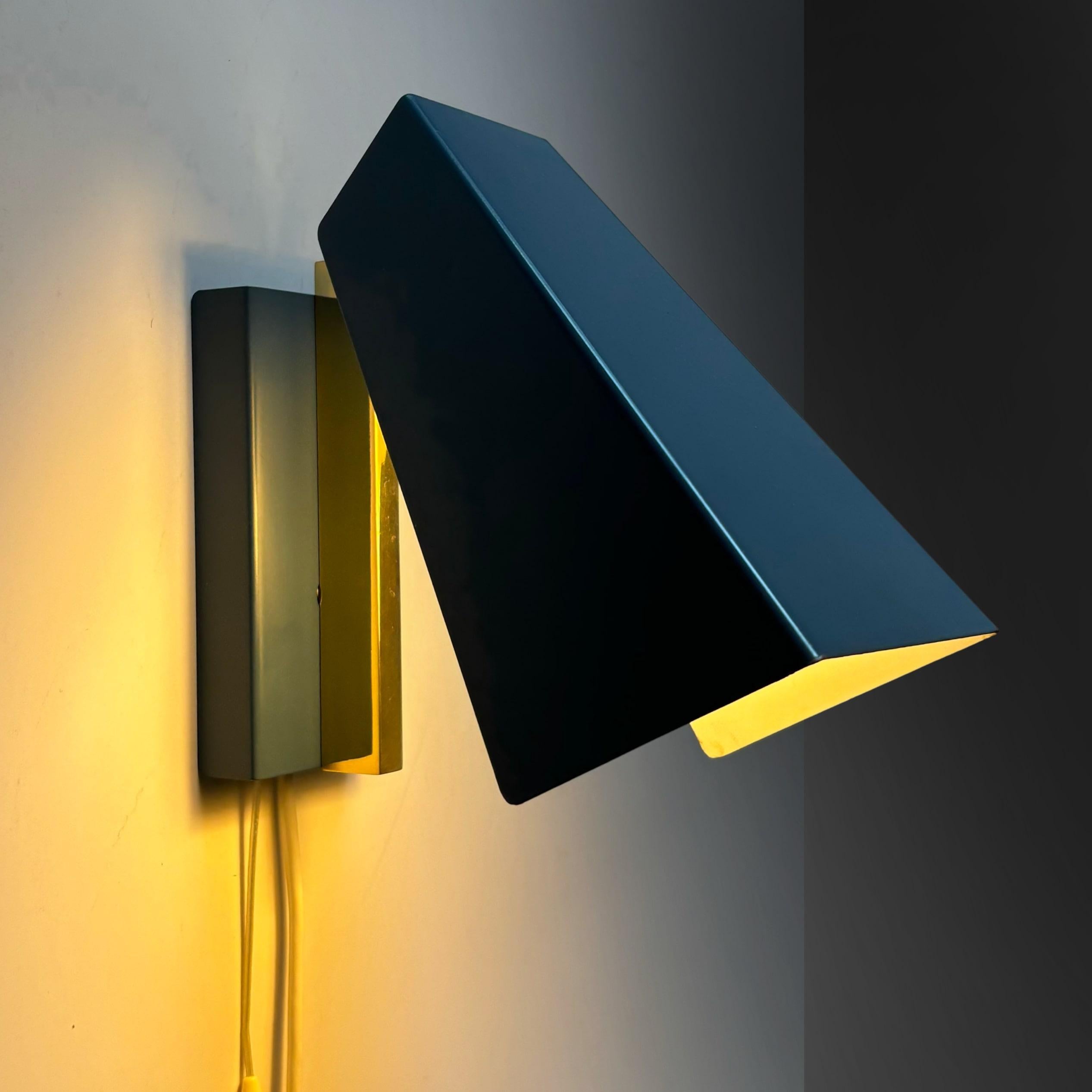 Minimalist BITO, geometric minimalist wall lamp model S435, brass and steel, Denmark, 1970s For Sale