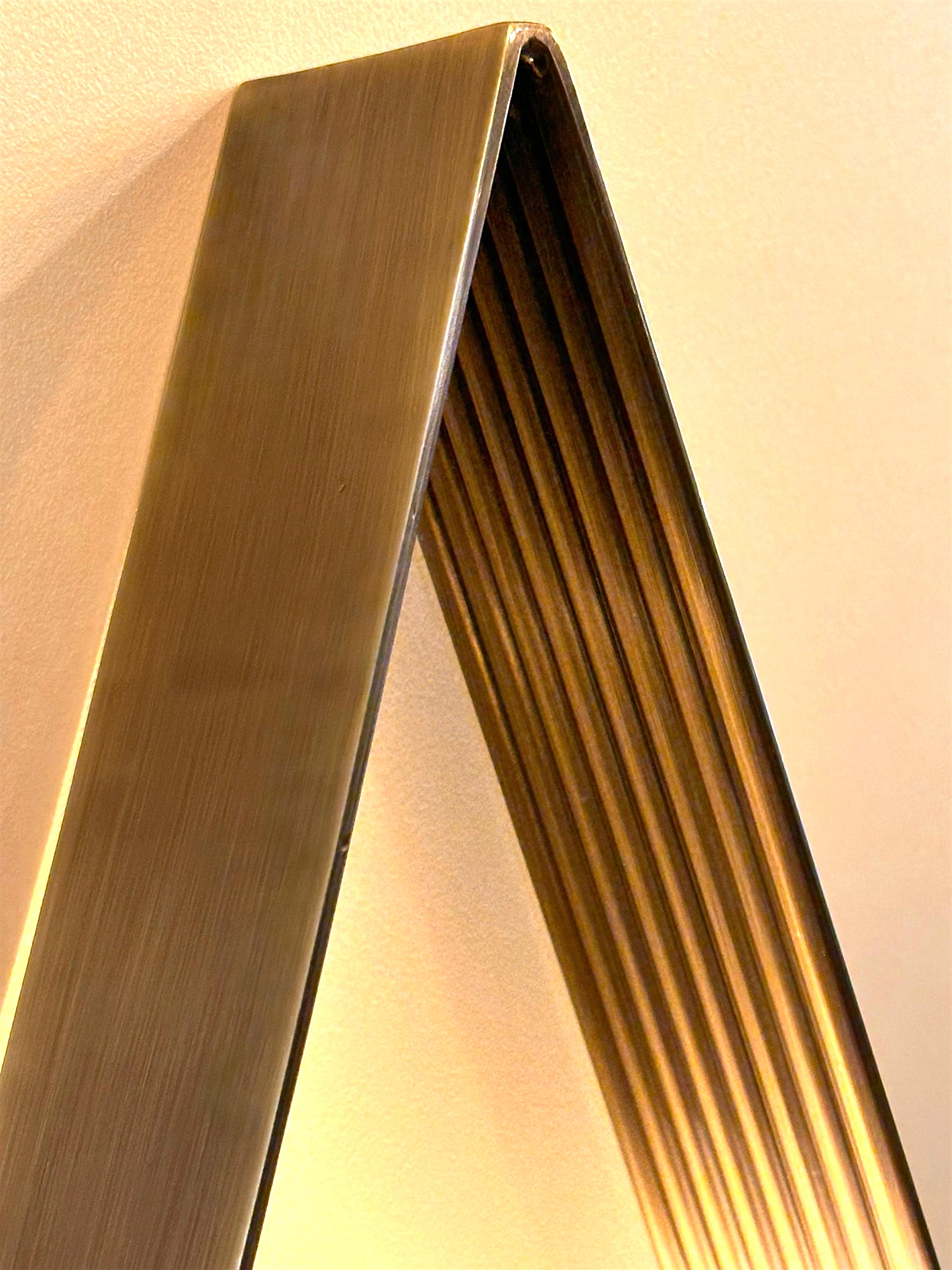 Laccato Applique scultorea in ottone Bitola in vendita