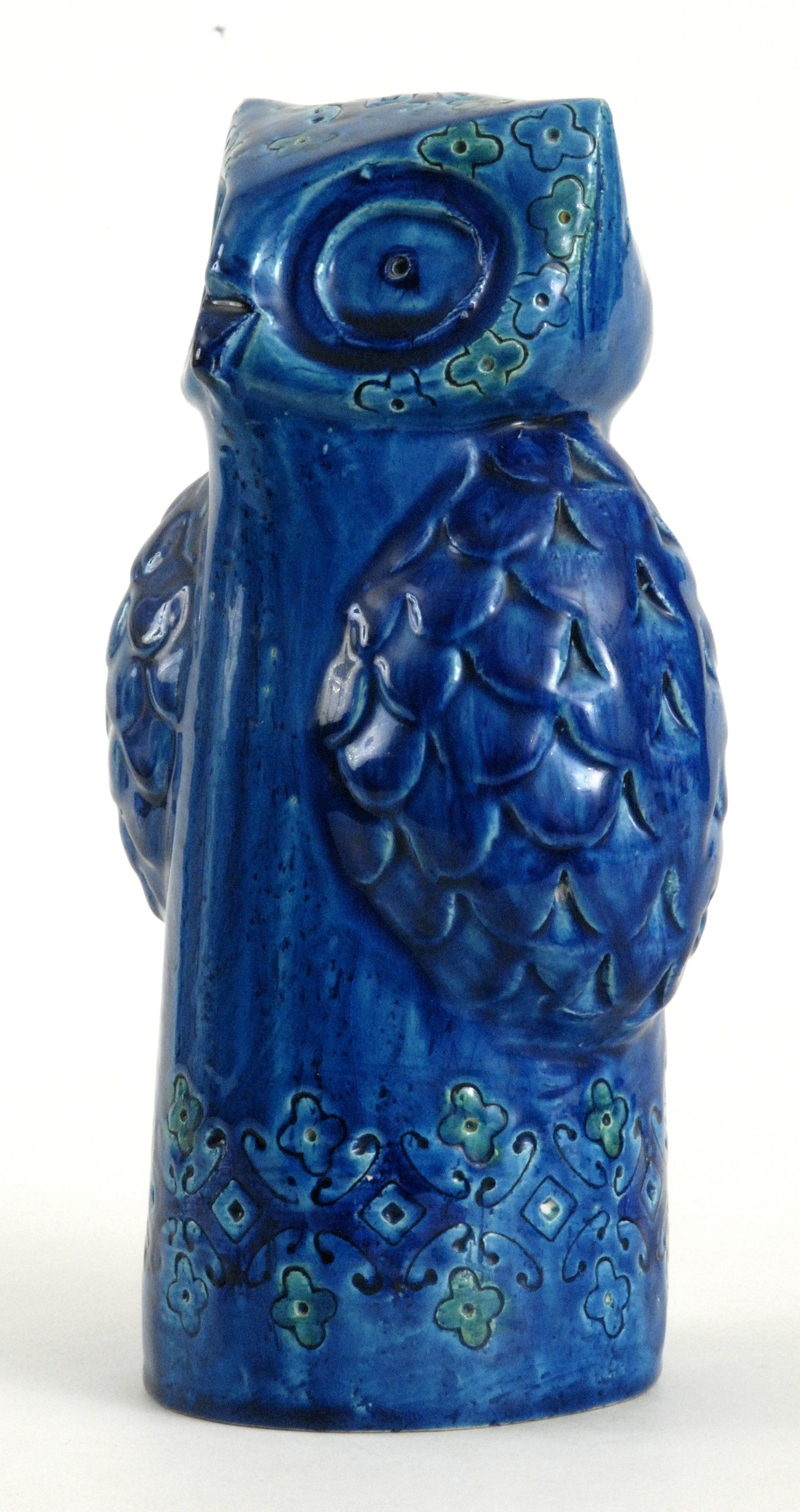 A brilliant bright blue owl with the impressed pattern from the Spagnolo series. In brilliant condition.