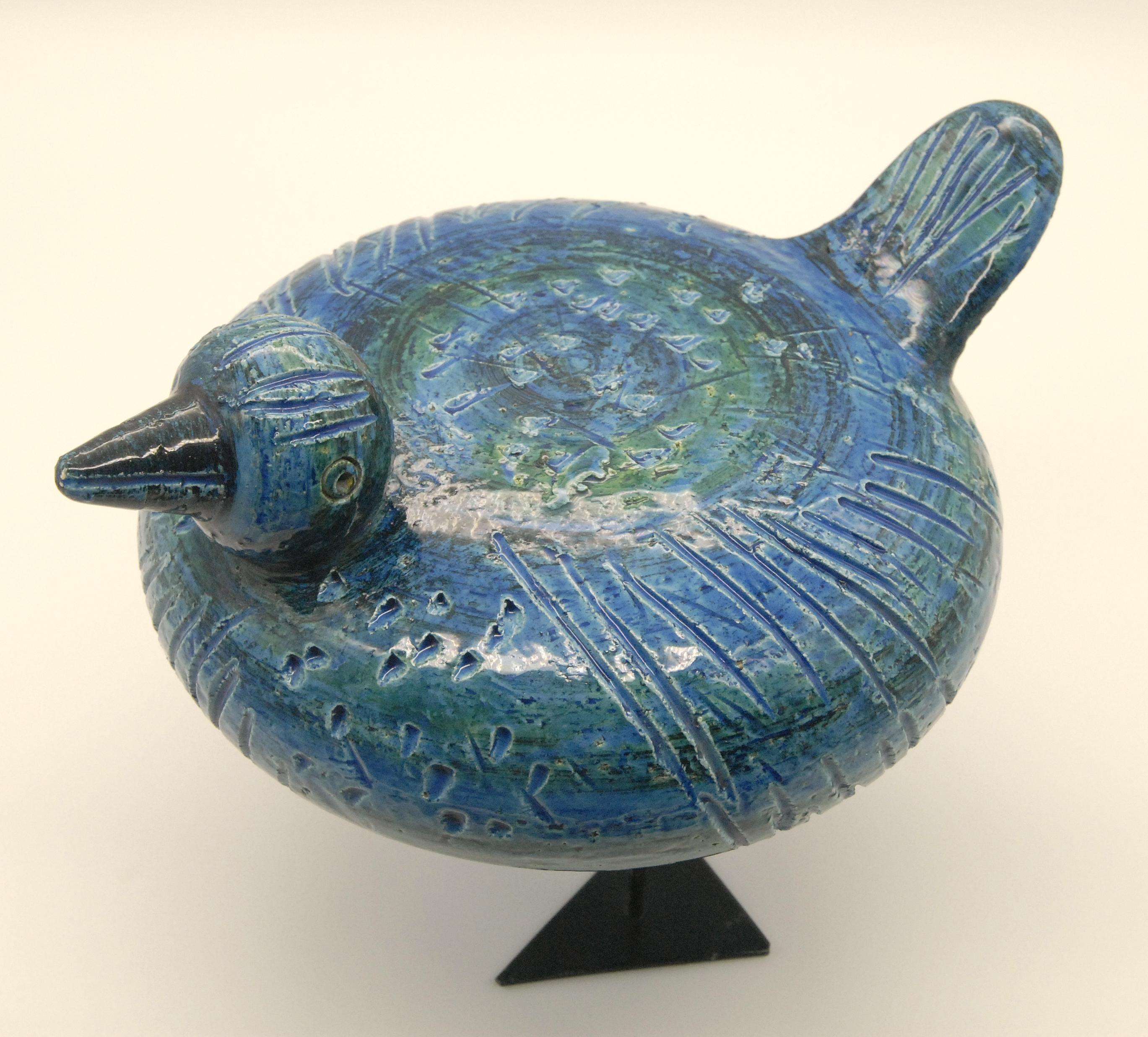 An Aldo Londi designed blue duck decorated with sgraffito lines and dots standing on 2 original steel feet.
Signed 1702 Italy in black underneath.