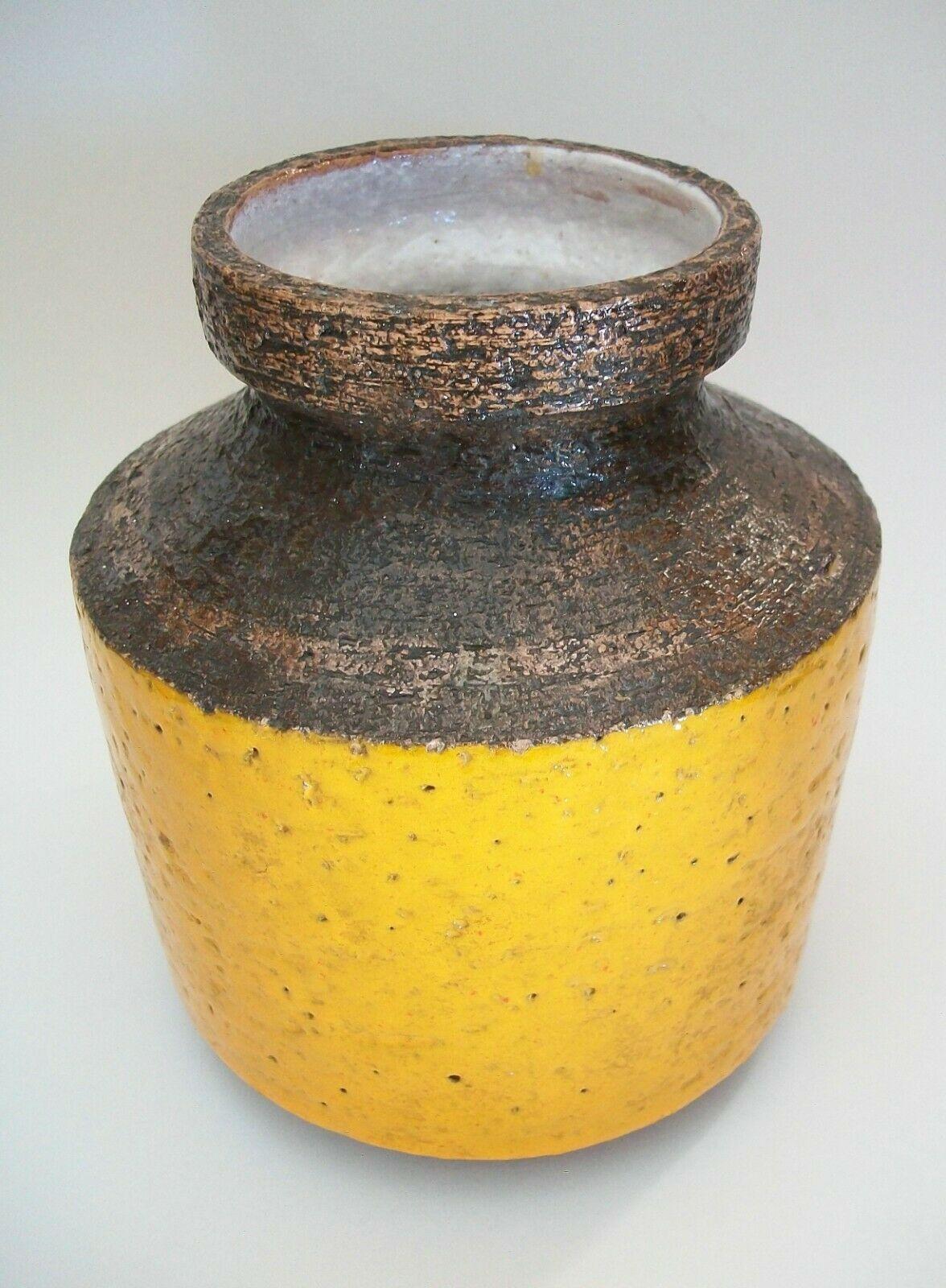 Bitossi, Aldo Londi, vase en céramique mi-siècle, signé, Italie, vers les années 1950 Bon état - En vente à Chatham, ON