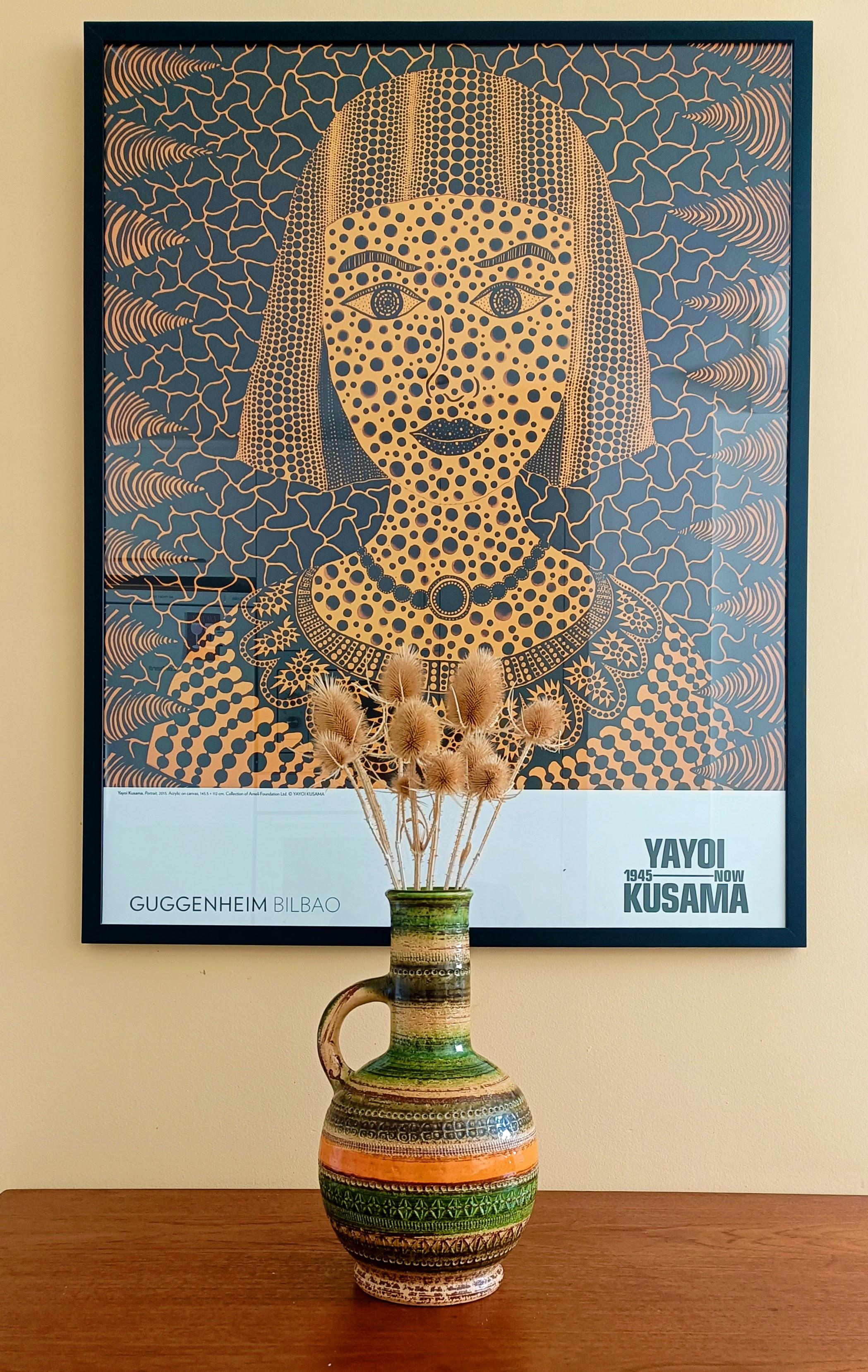 Raro jarrón grande Bitossi para Ceramiche Paoli - Diseño de mediados de siglo inspirado en el Neolítico

Este gran jarrón de cerámica, un sorprendente ejemplo del magistral trabajo de Aldo Londi, encarna la influencia atemporal de la cerámica