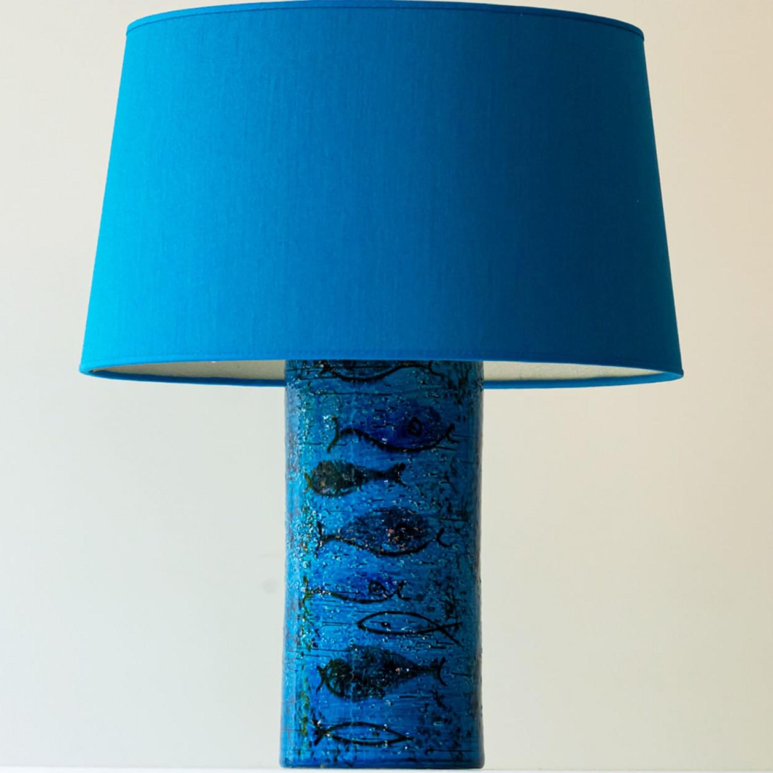 Lampada da tavolo Bitossi Aqua Ceramic, paralume in seta blu di R. Houben In condizioni buone in vendita a Rijssen, NL