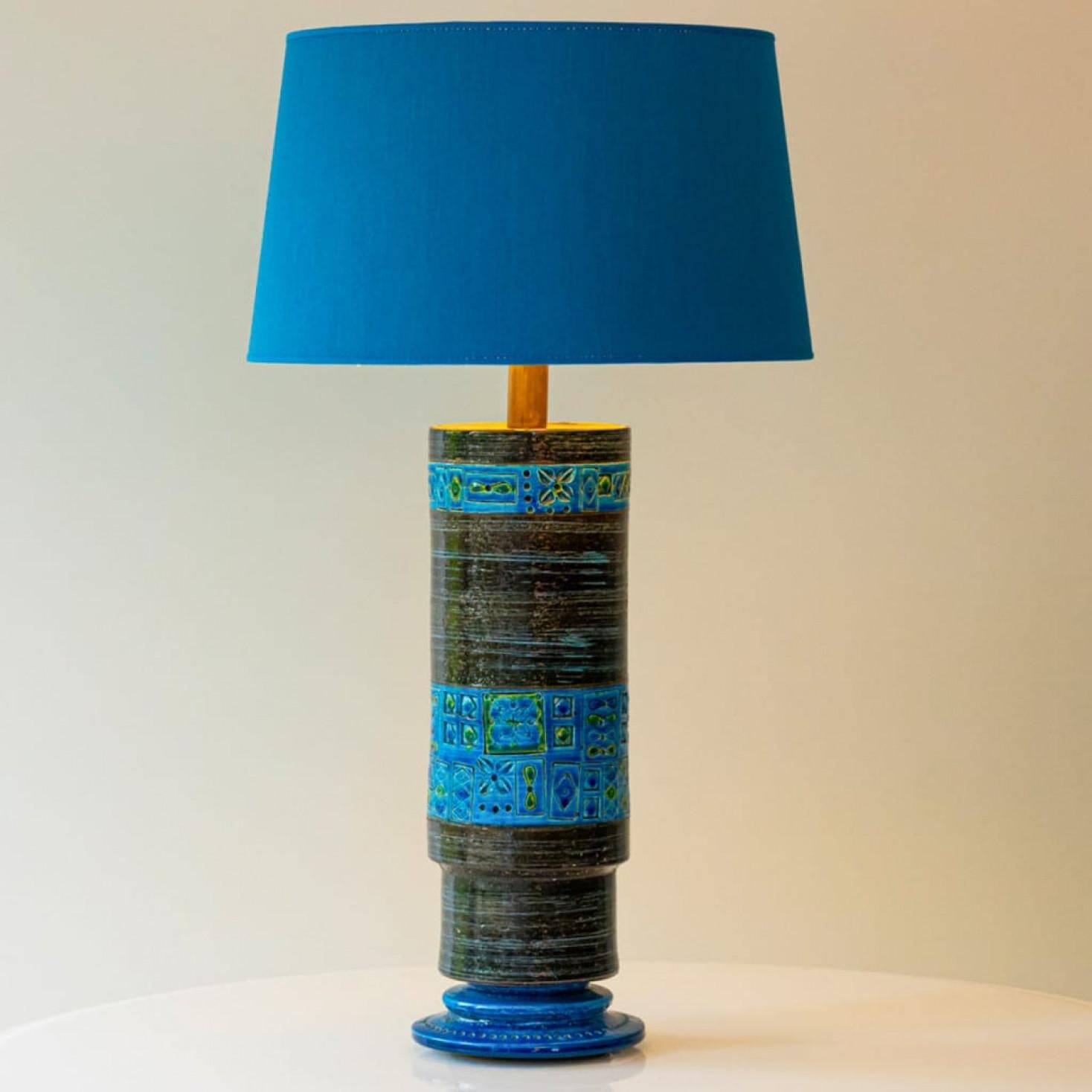 Fin du 20e siècle Bitossi Aqua Green Black Ceramic Table Lamp, Blue Silk Lampshade by R. Houben en vente