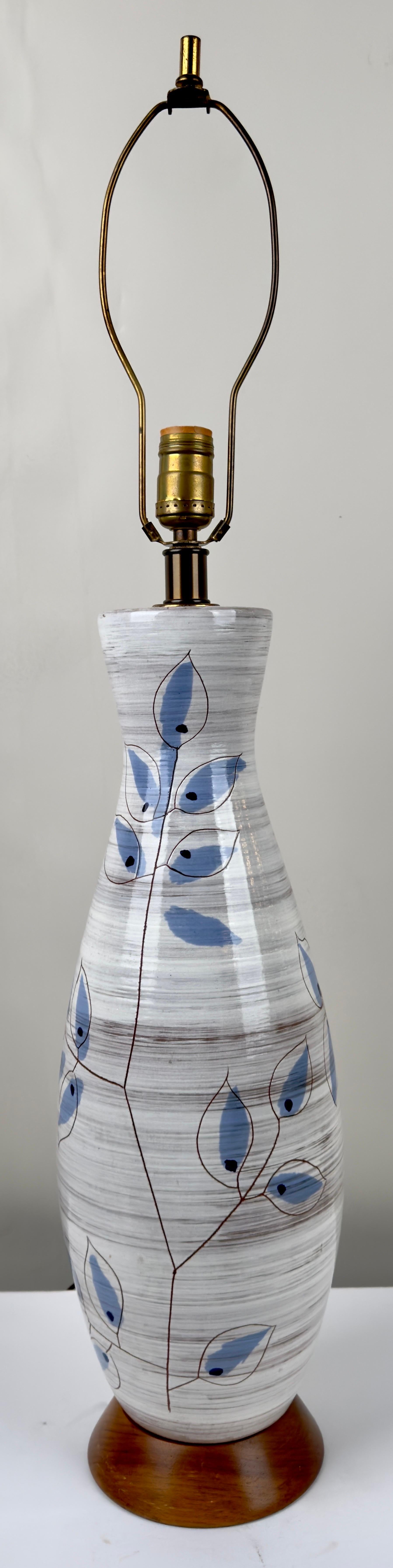 Bitossi Artsianische Keramik-Tischlampe mit blauem Blättern-Design  (Handbemalt) im Angebot