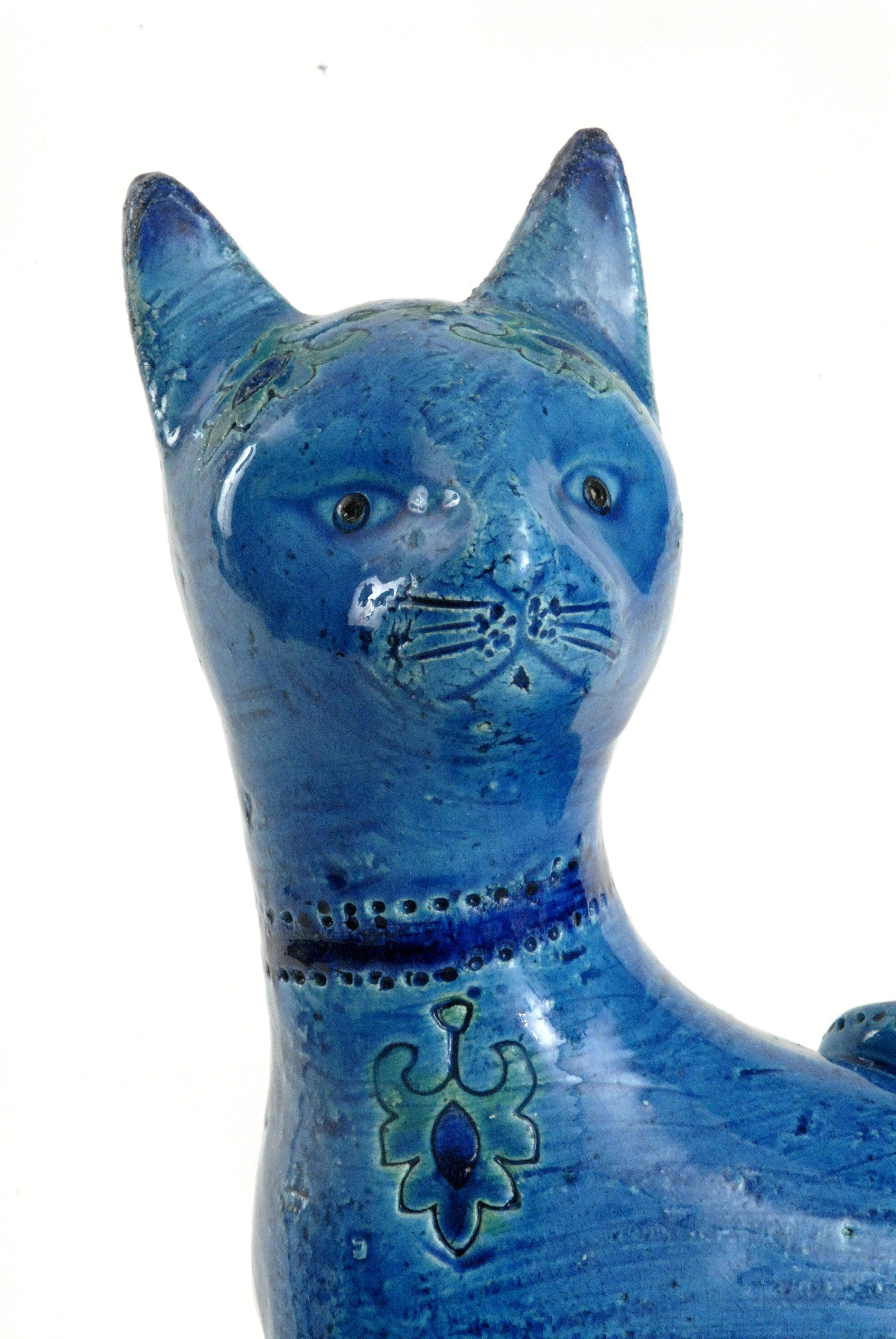 An Aldo Londi 'Liberty' pattern sitting Cat in a blue wash glaze with green glaze highlights.