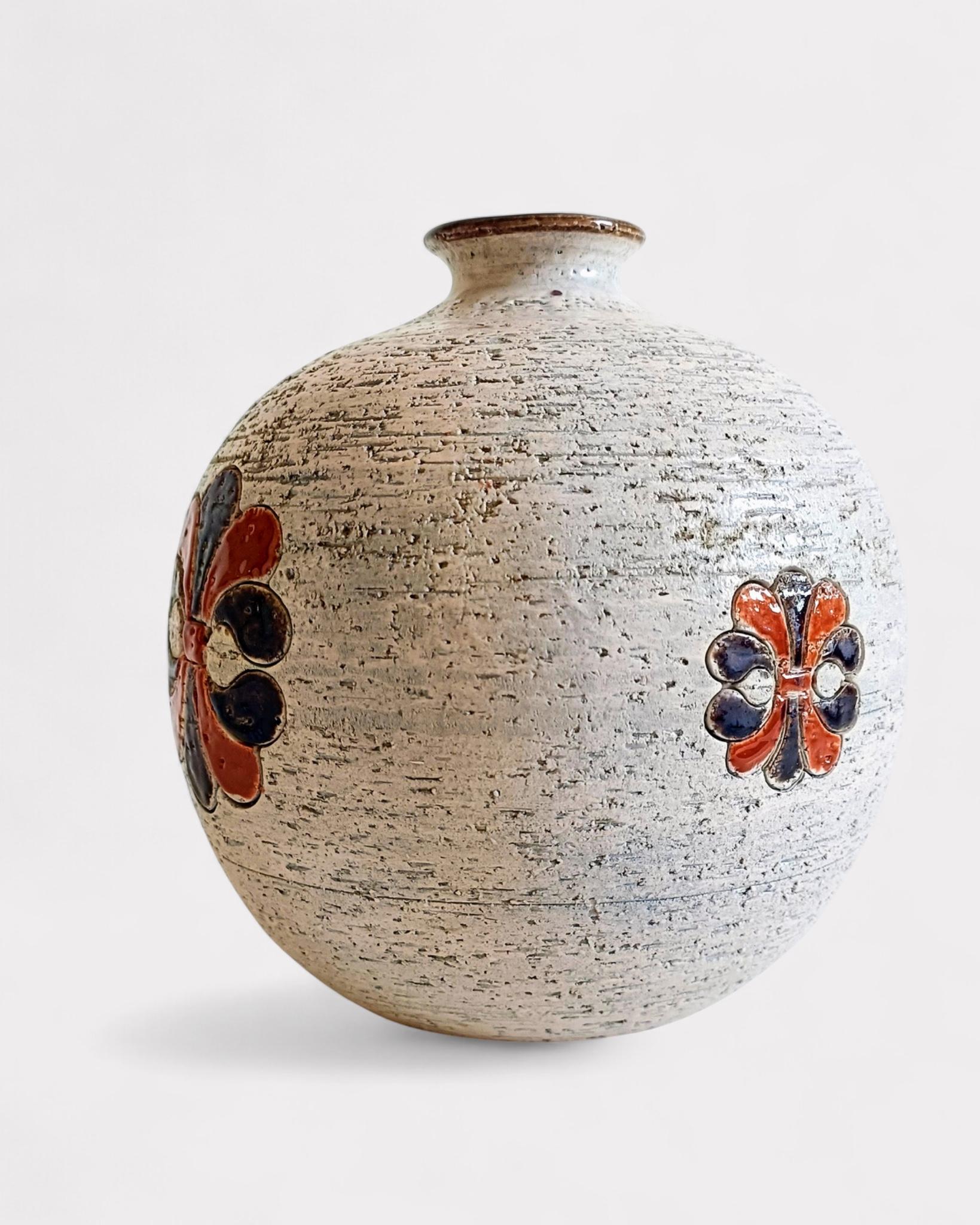 Bitossi by Aldo Londi Chamotte Ball Vase, Italy, 1960s For Sale 2