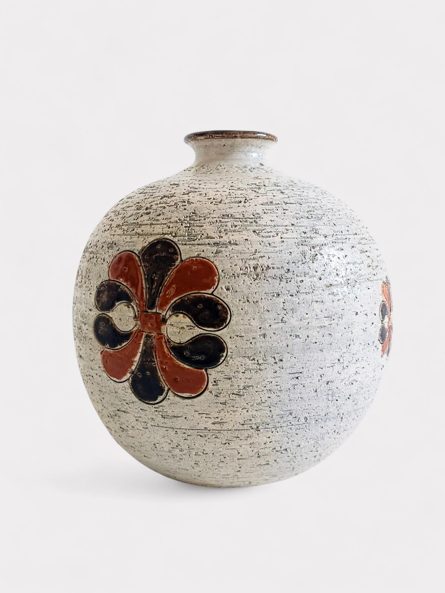 Bitossi by Aldo Londi Chamotte Ball Vase, Italy, 1960s For Sale 3