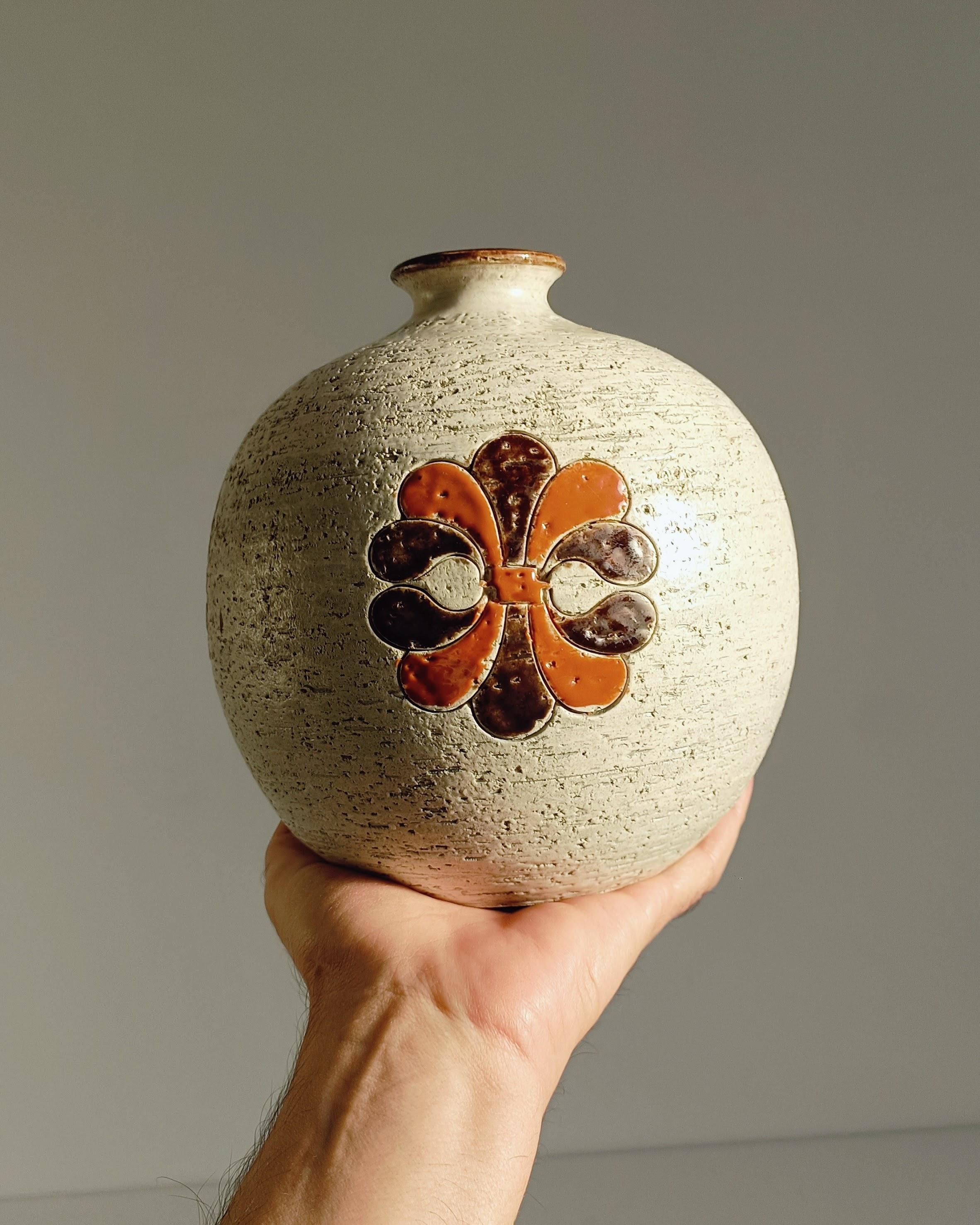Bitossi by Aldo Londi Chamotte Ball Vase, Italy, 1960s For Sale 9