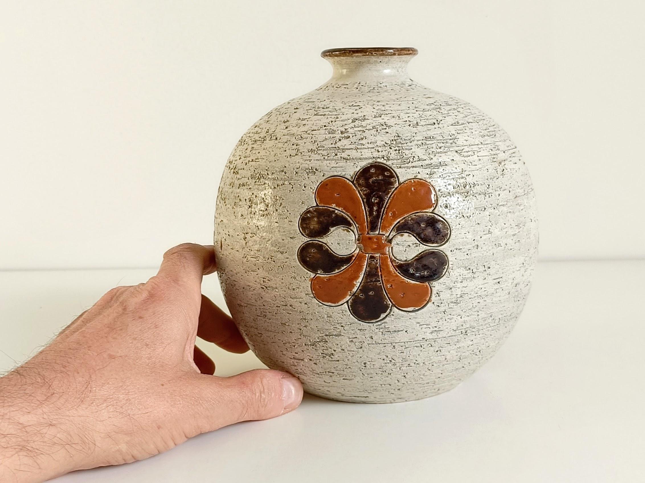 Bitossi by Aldo Londi Chamotte Ball Vase, Italy, 1960s For Sale 12