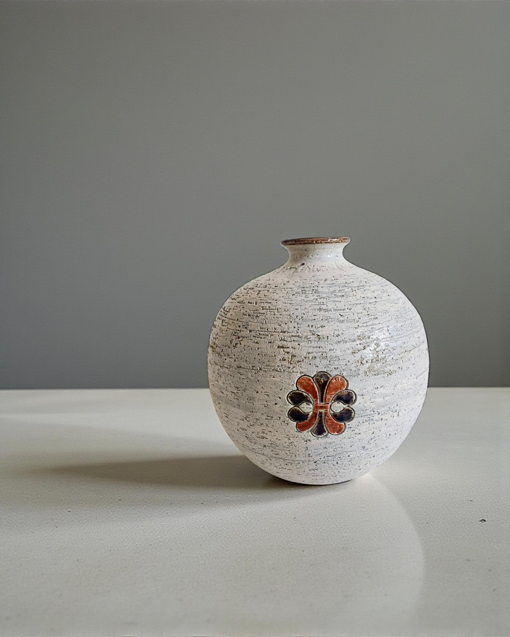 Italian Bitossi by Aldo Londi Chamotte Ball Vase, Italy, 1960s For Sale