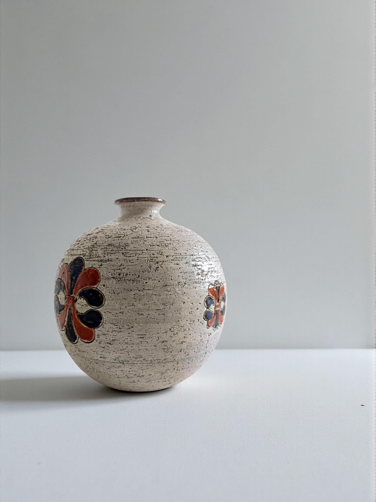 Bitossi by Aldo Londi Chamotte Ball Vase, Italy, 1960s In Excellent Condition For Sale In Valencia, VC