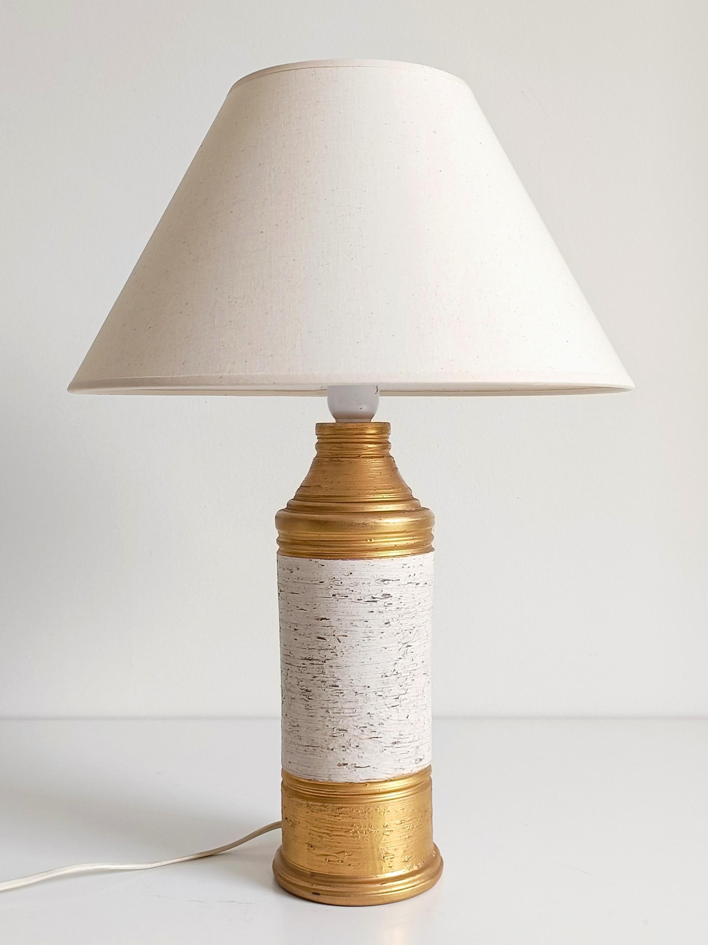 Italian Bitossi by Aldo Londi Gold/ Cream Ceramic Table Lamp, Signed, Italy, 1970s For Sale
