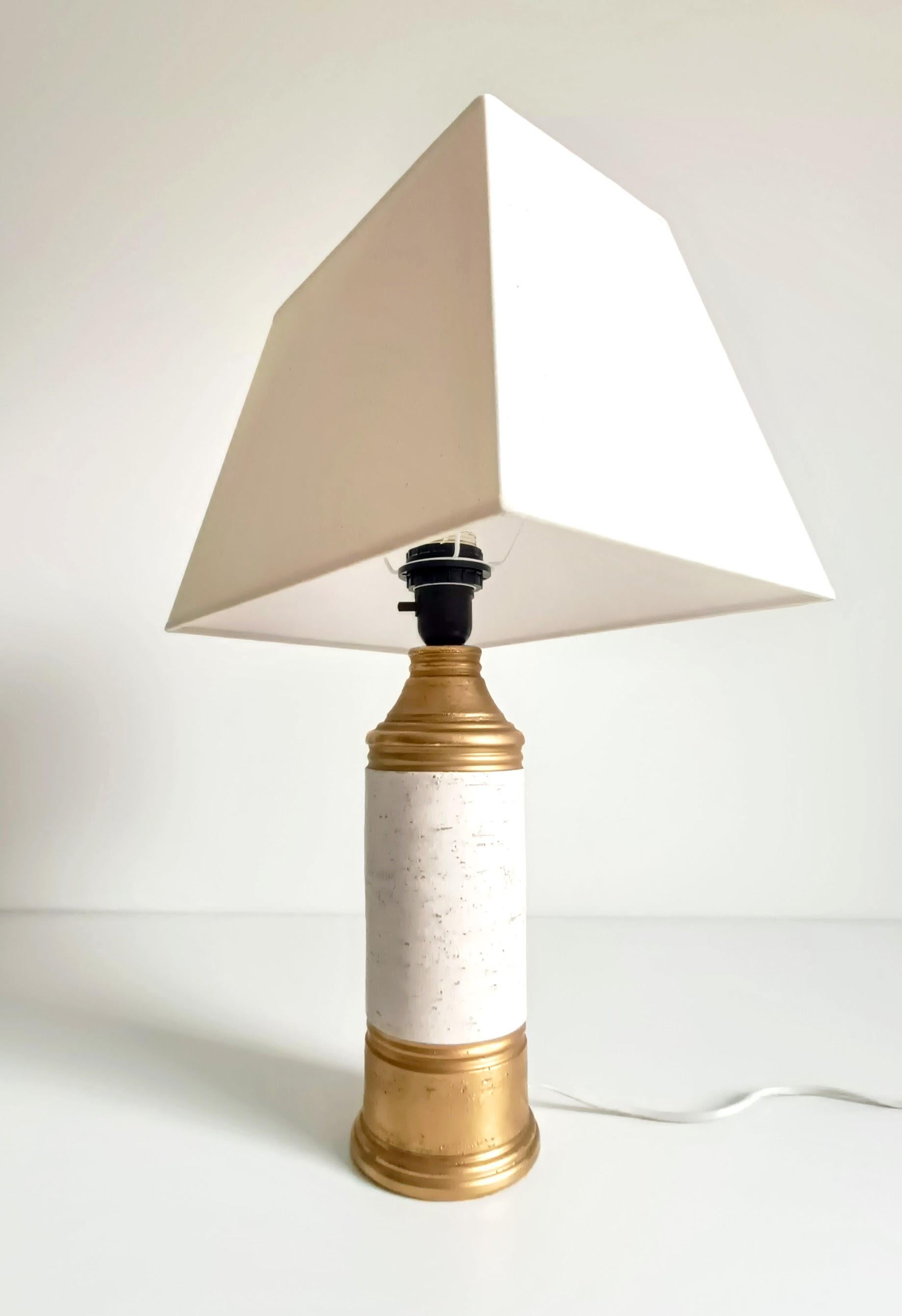 Fin du 20e siècle Lampe de table en céramique or/crème signée Aldo Londi, Italie, années 1970 en vente