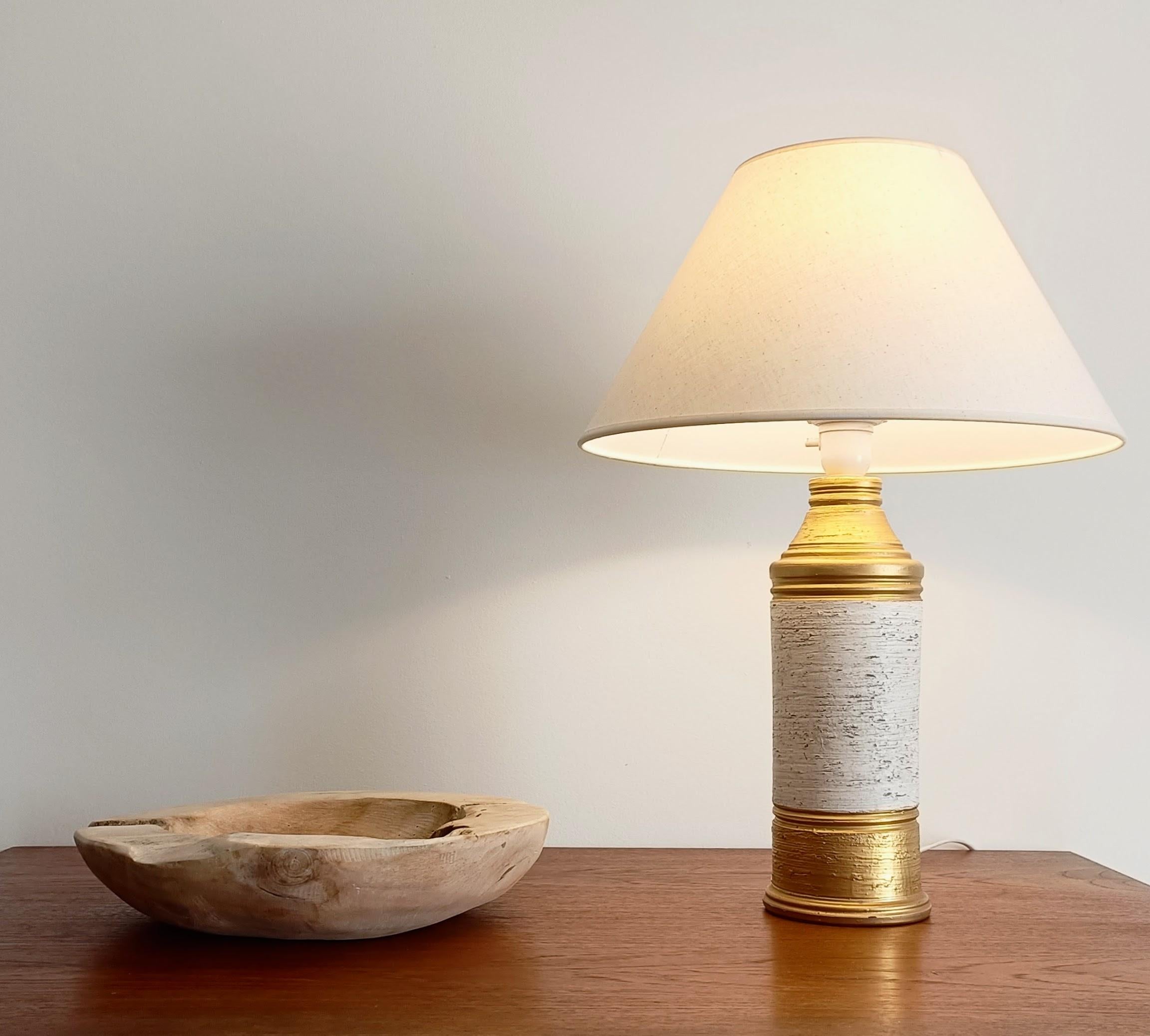 Bitossi by Aldo Londi Gold/ Cream Ceramic Table Lamp, Signed, Italy, 1970s For Sale 1