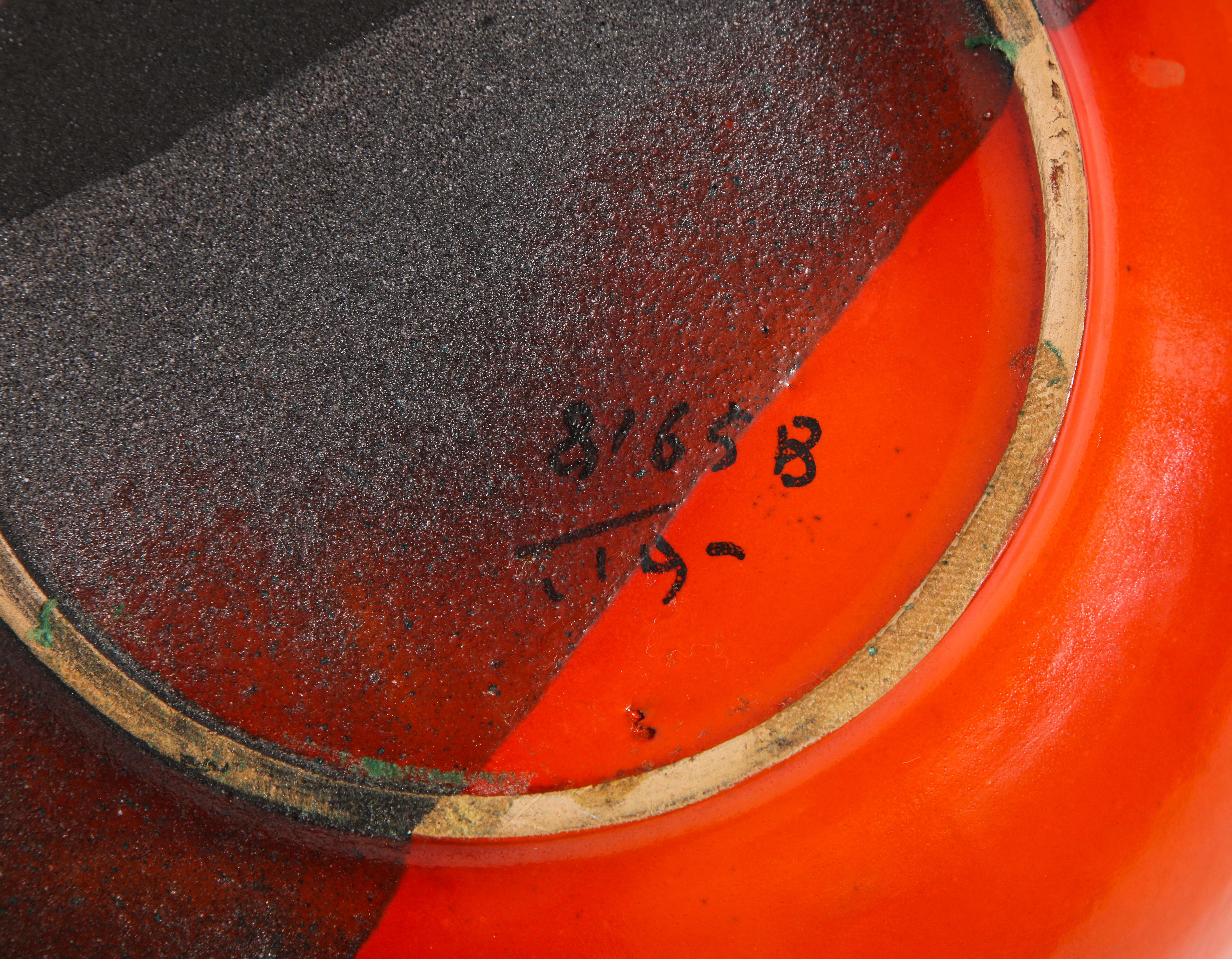 Bitossi Schale:: Keramik:: Orange:: Schwarz matt:: signiert im Zustand „Gut“ in New York, NY