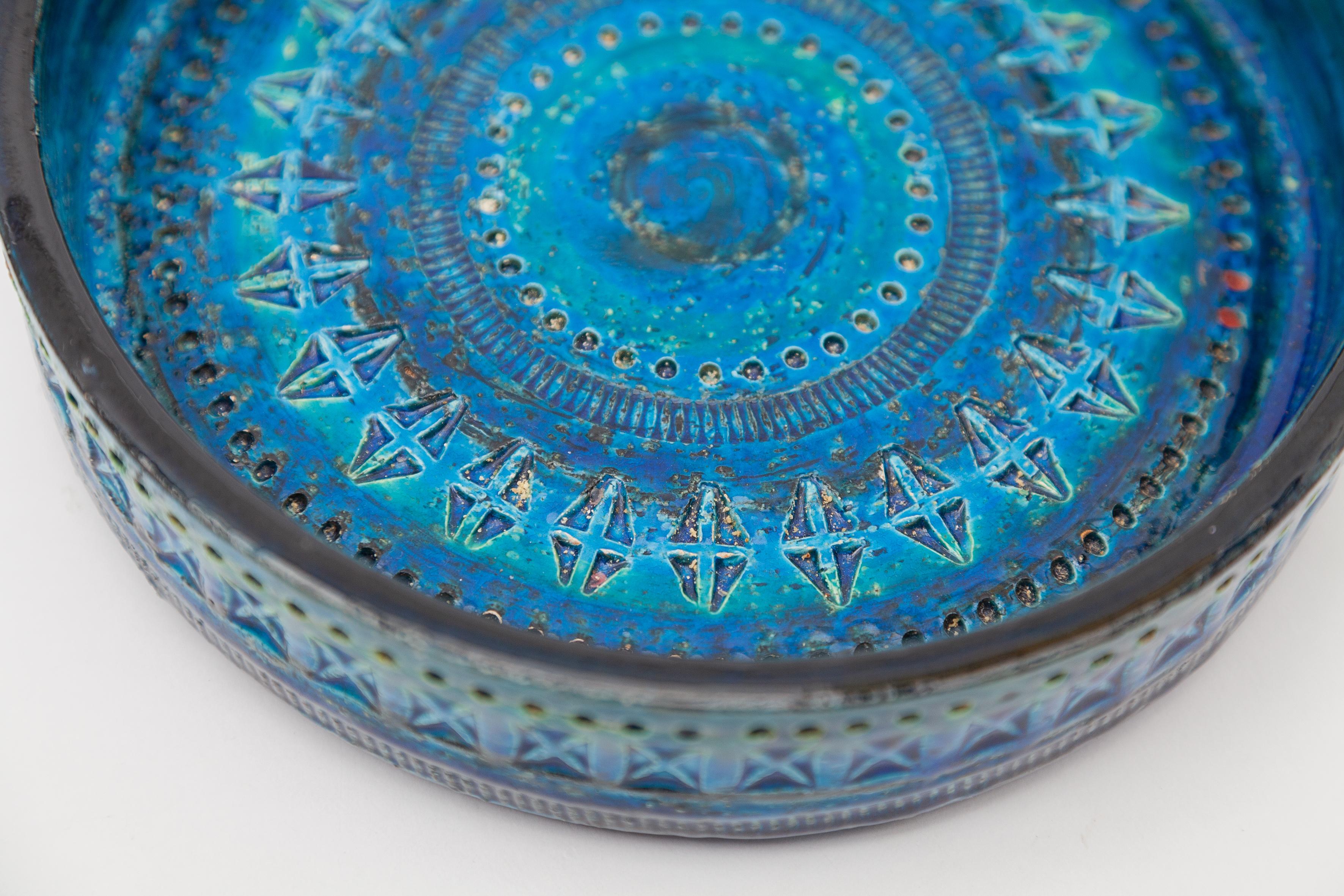 Rimini ceramic platter from the Rimini Blue series with beautiful circles decoration designed by Italian designer Aldo Londi for Bitossi 1960s blue glaze and the typical stamp printing Marked with 742.20 Italy.