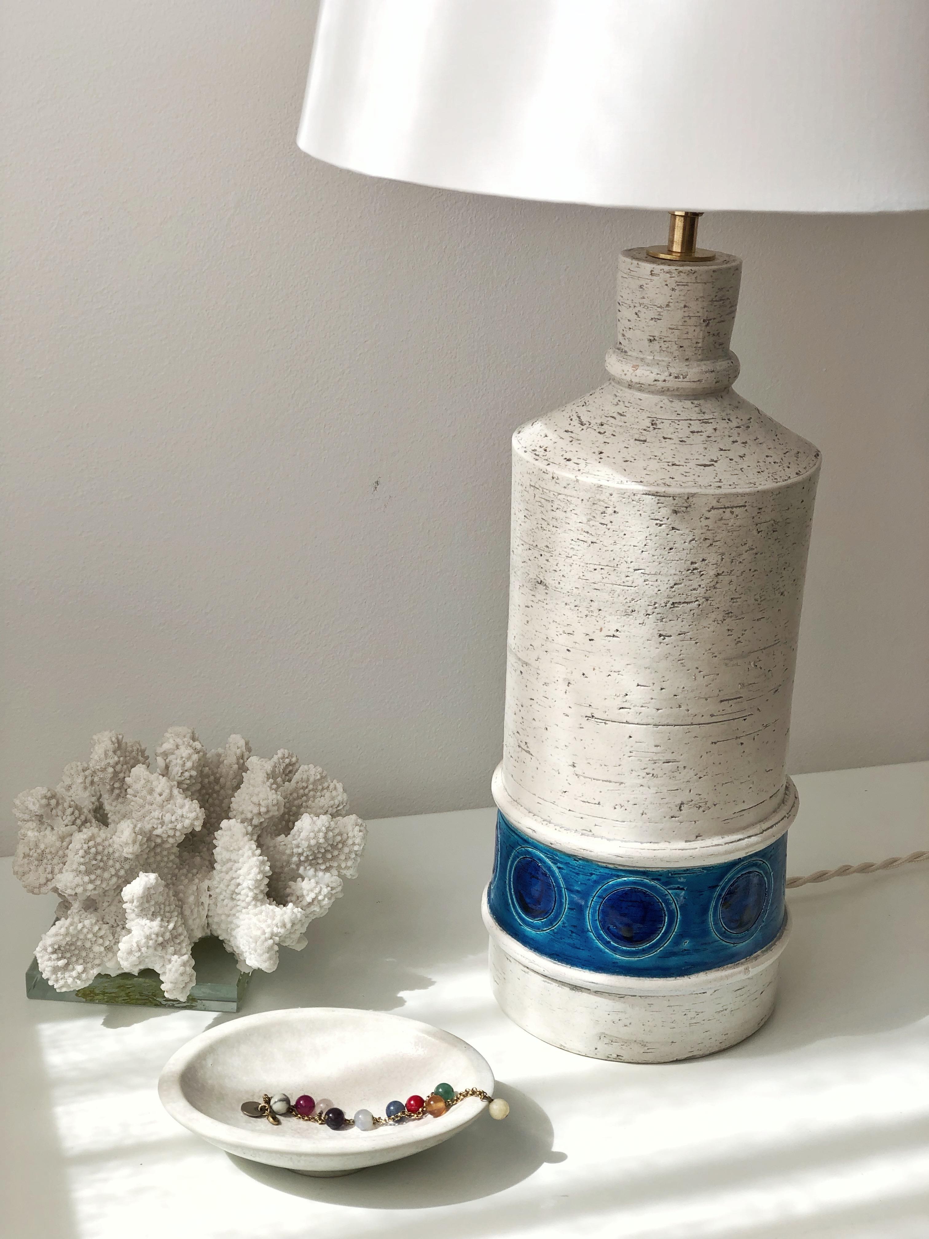 Bitossi Ceramic Table Lamp by Aldo Londi in creame & blue. 1970s. For Sale 3