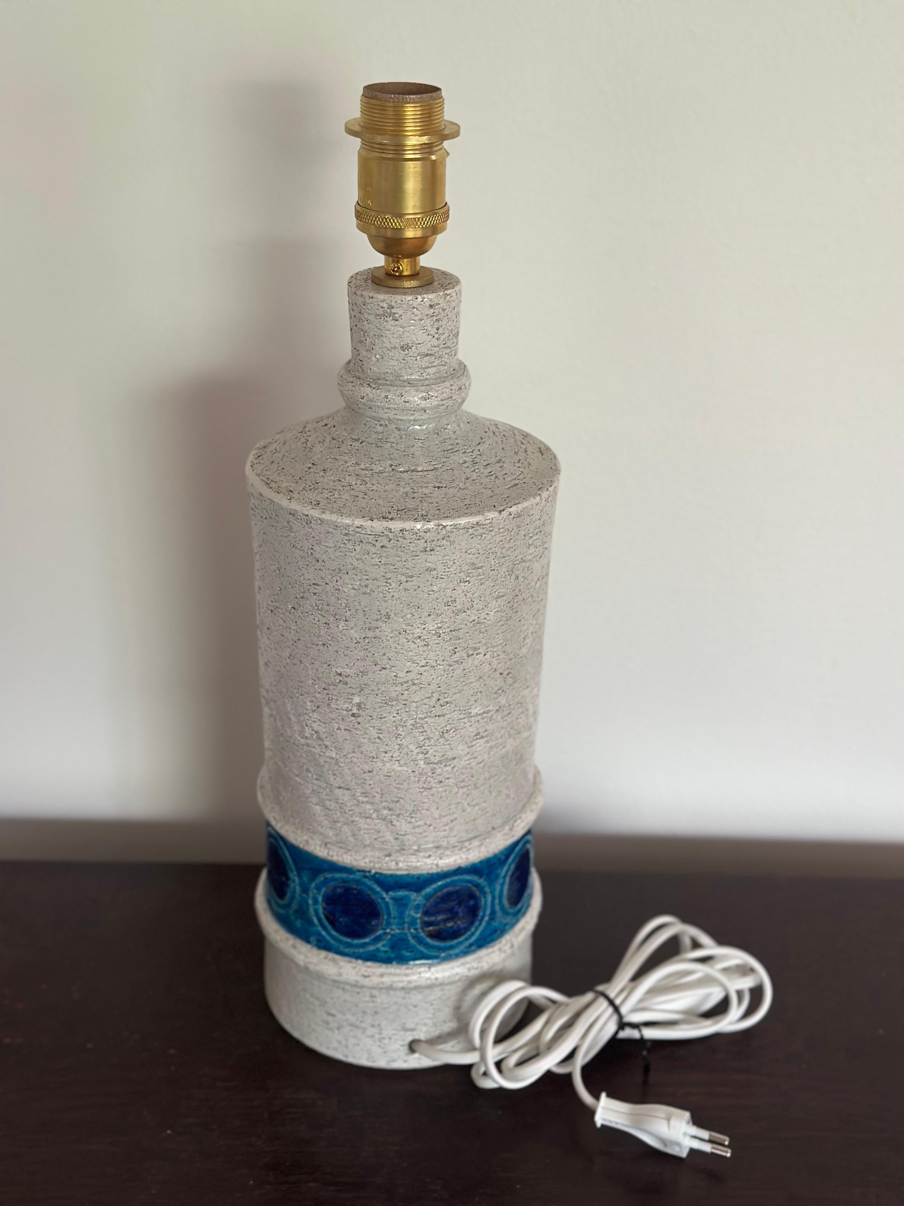 Brass Bitossi Ceramic Table Lamp by Aldo Londi in creame & blue. 1970s. For Sale